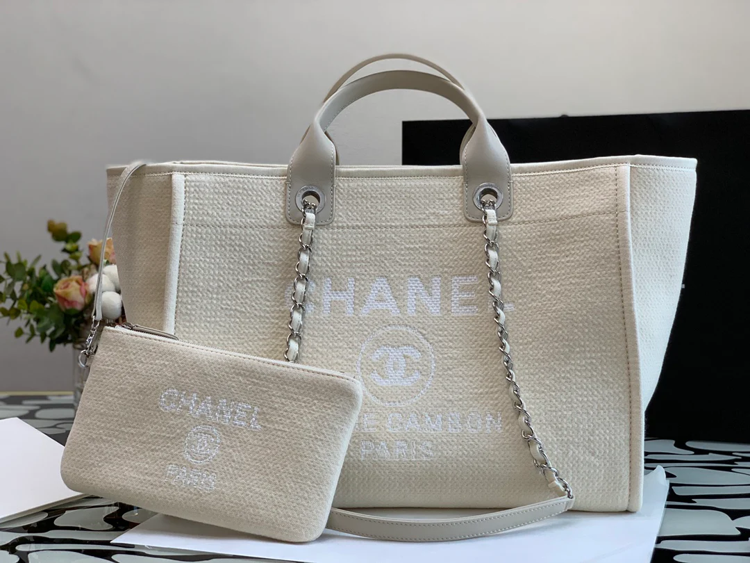 Пляжная сумка Chanel из коллекции осень/зима 2022 — белая — большая