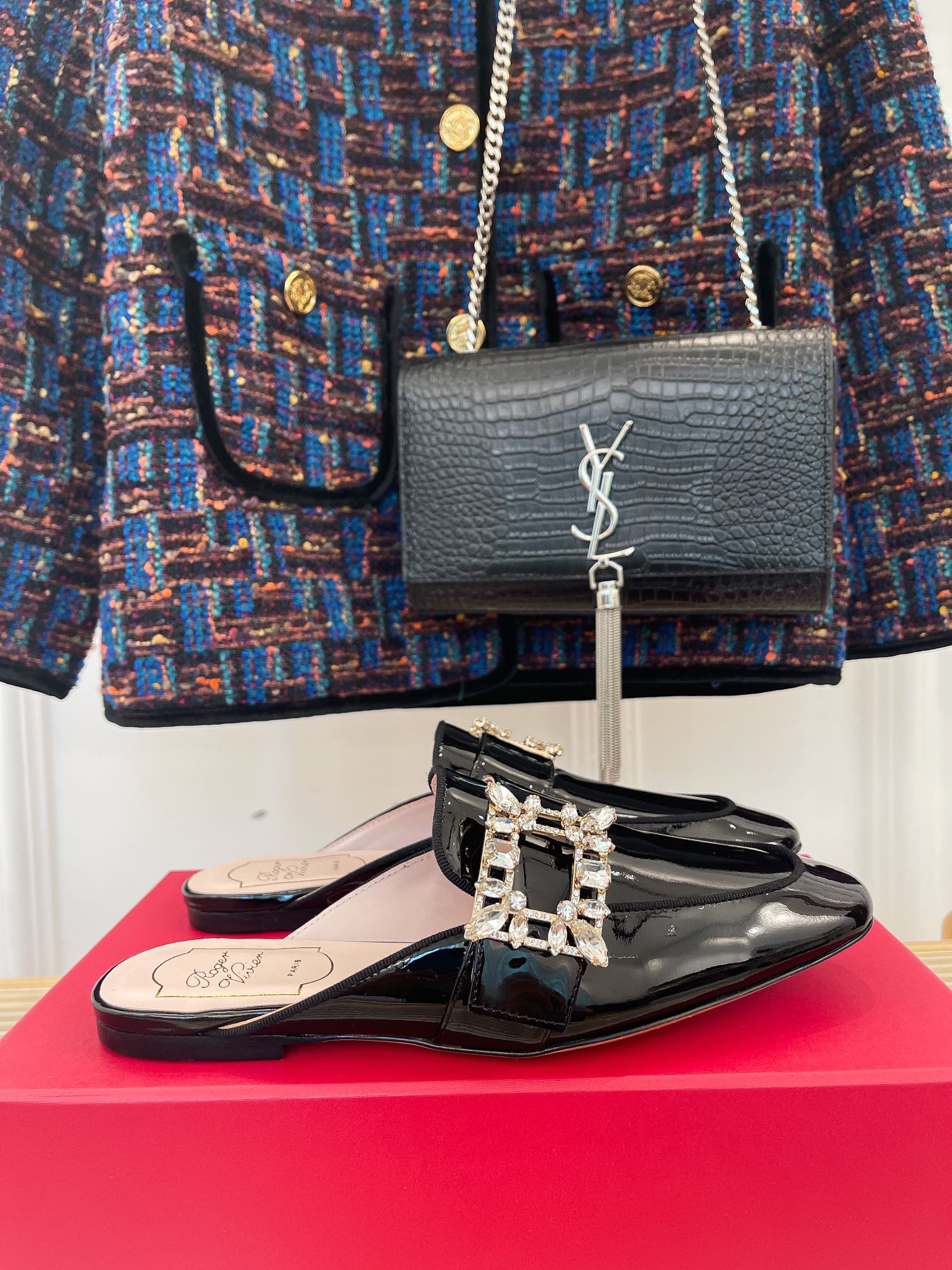 Обувь RV - Коллекция ?Ранняя осень 2022? - Мюли, украшенные стразами.