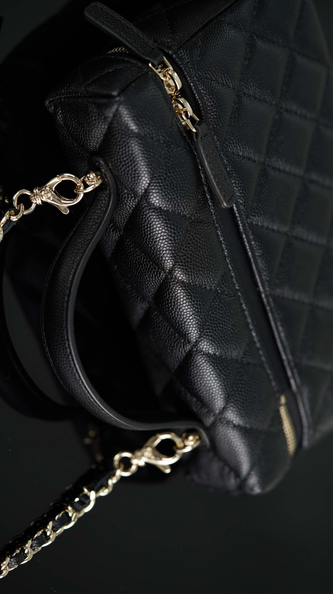 Сумка-ланчбокс Chanel 25c Lychee Beef - черно-золотая