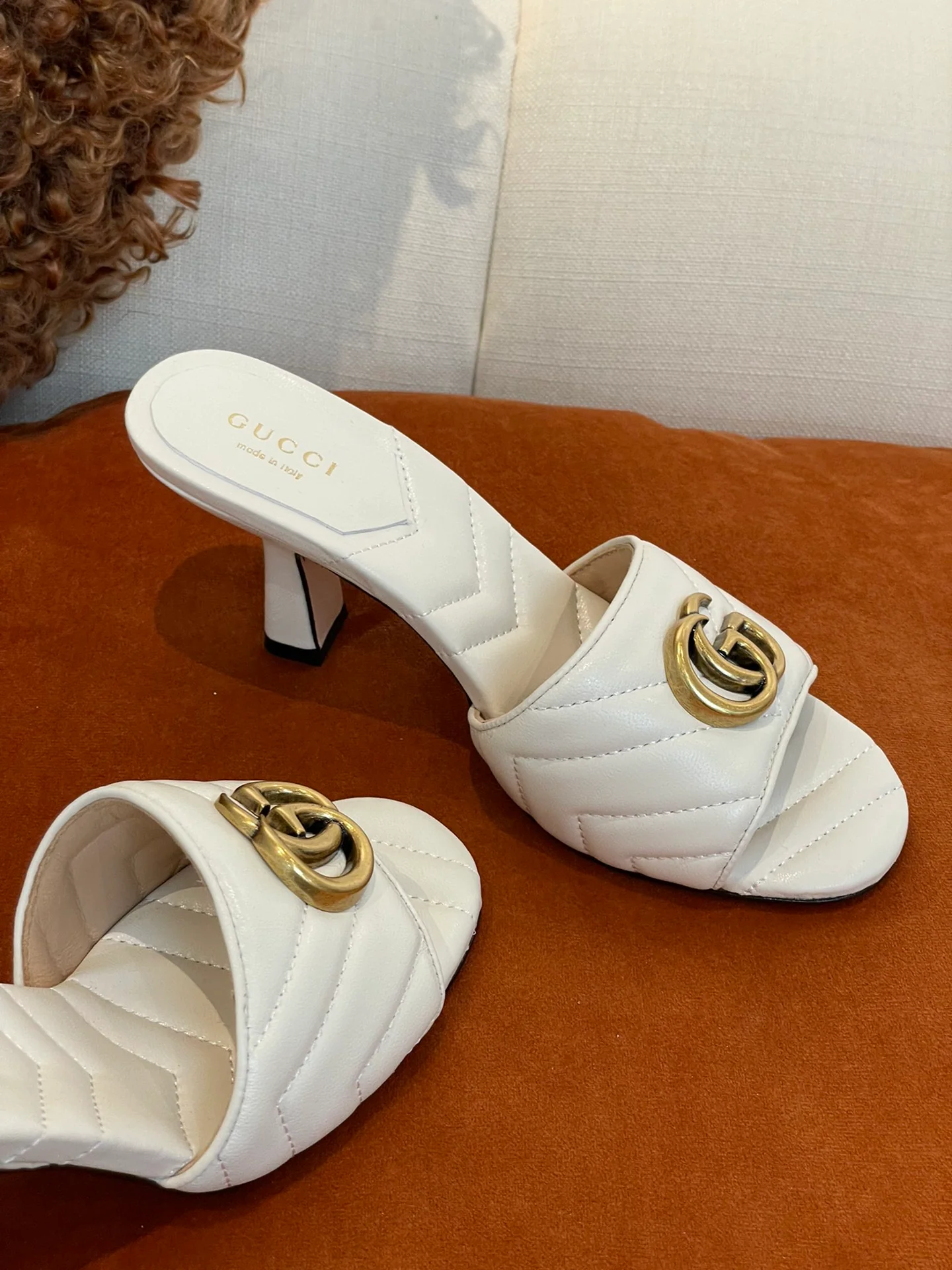 Gucci - Белые кожаные туфли на каблуке