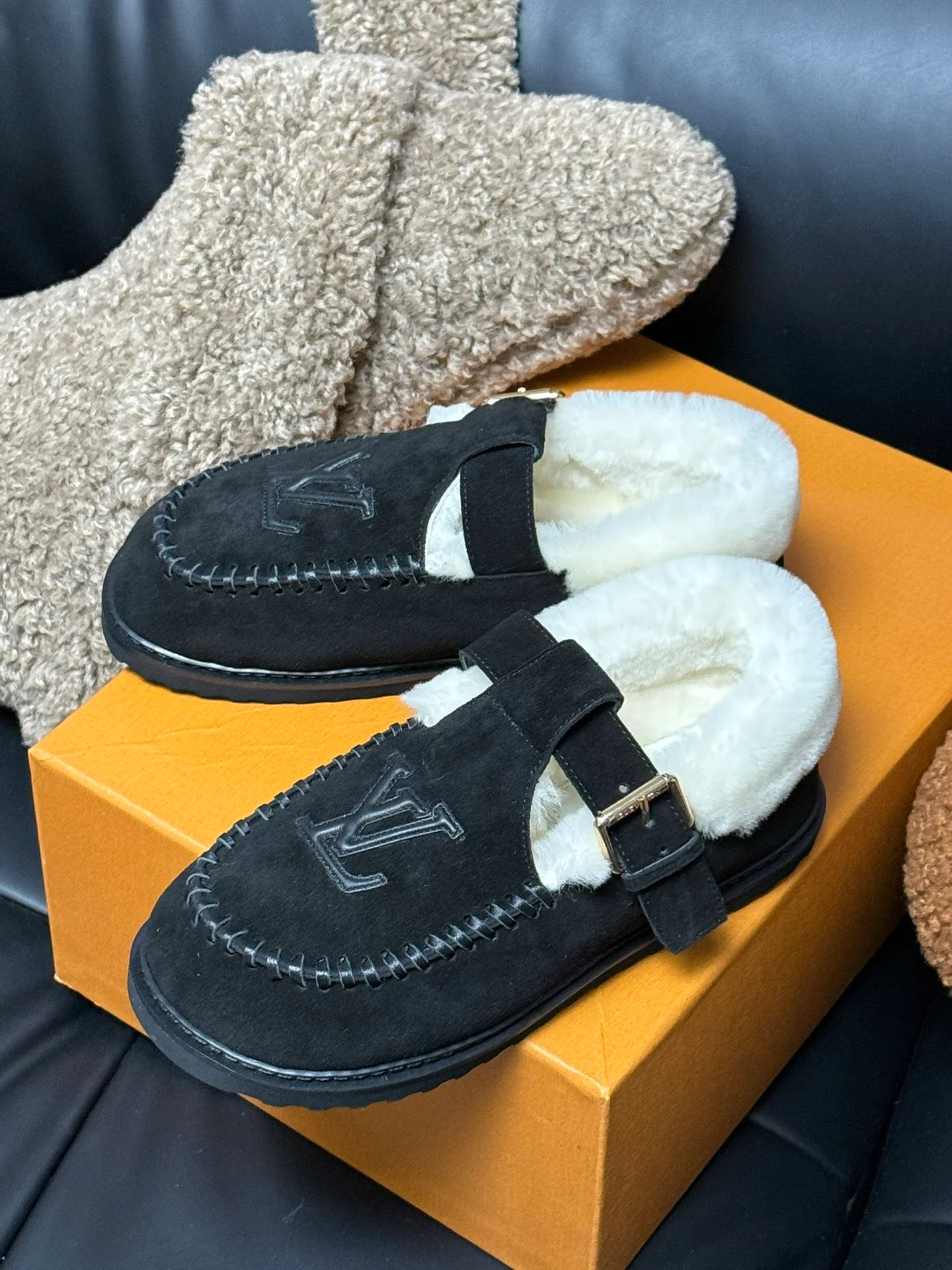 Меховые туфли Мэри Джейн LV-2024 - черные