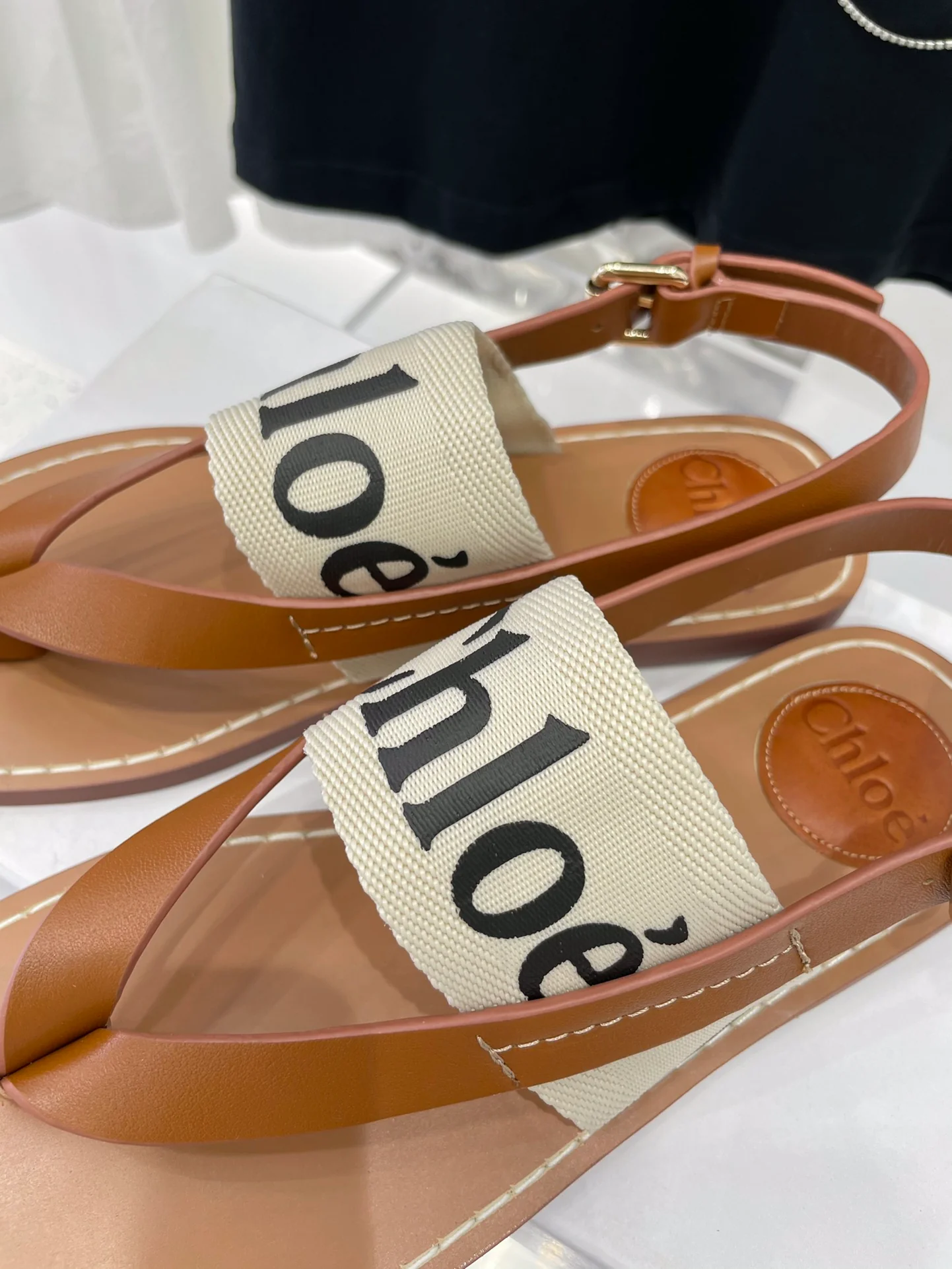 Обувь Chloe - сандалии с логотипом Chloe Woody.