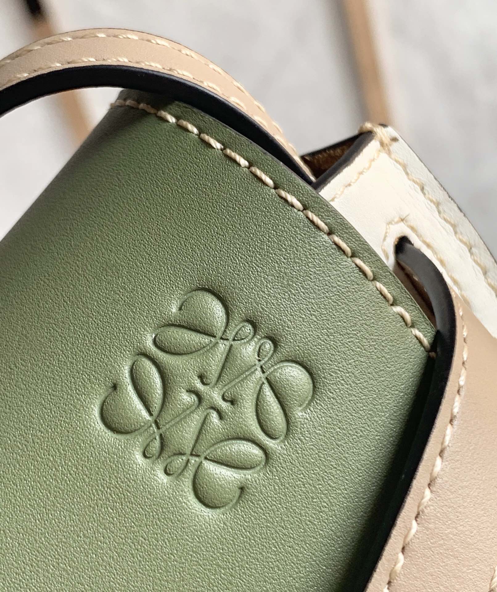 Loewe-gate-mini-21x12-5x9-5-cm-6