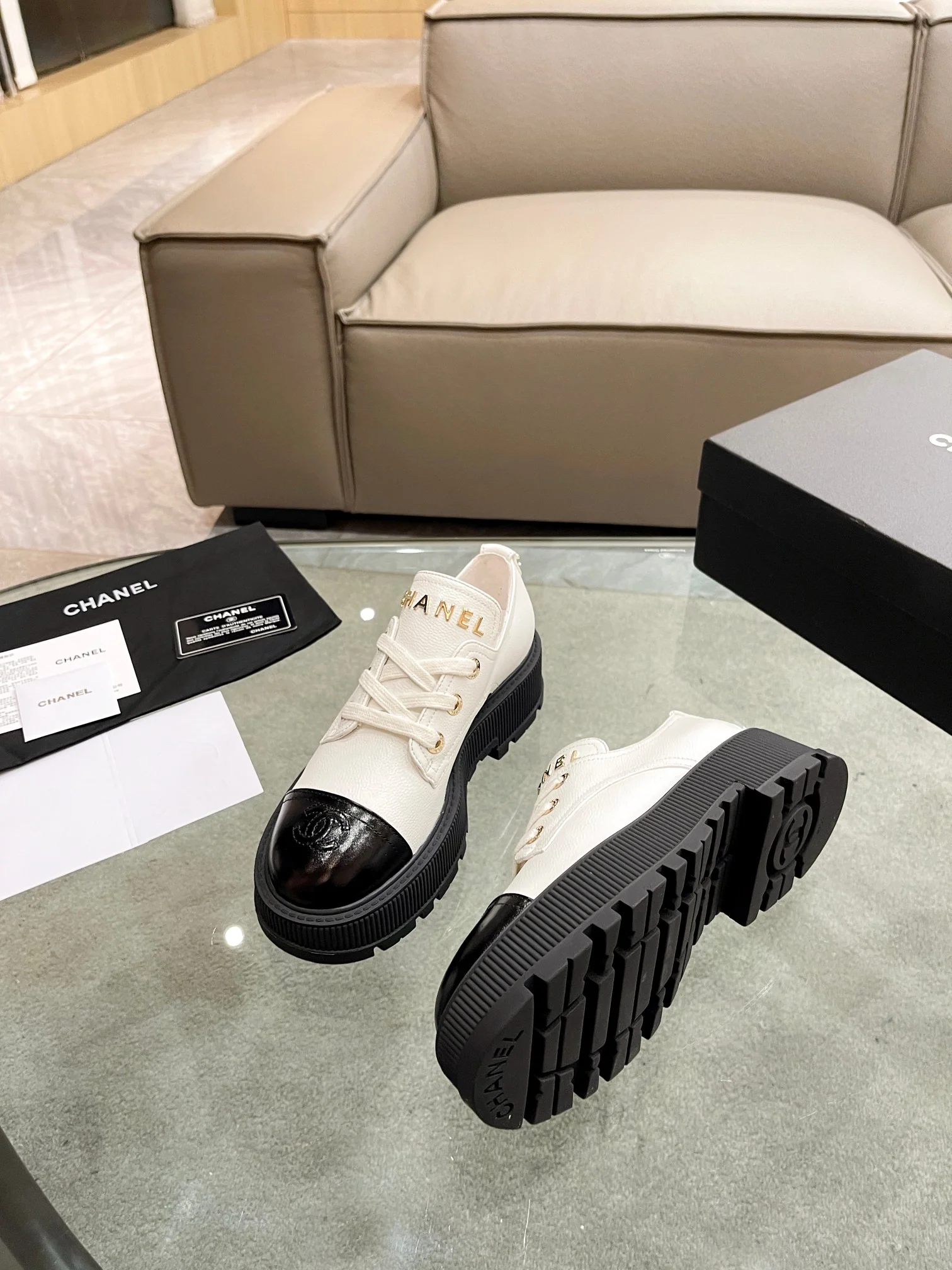Новинка сезона осень/зима 2023 от Chanel - Лоферы на платформе - Белые