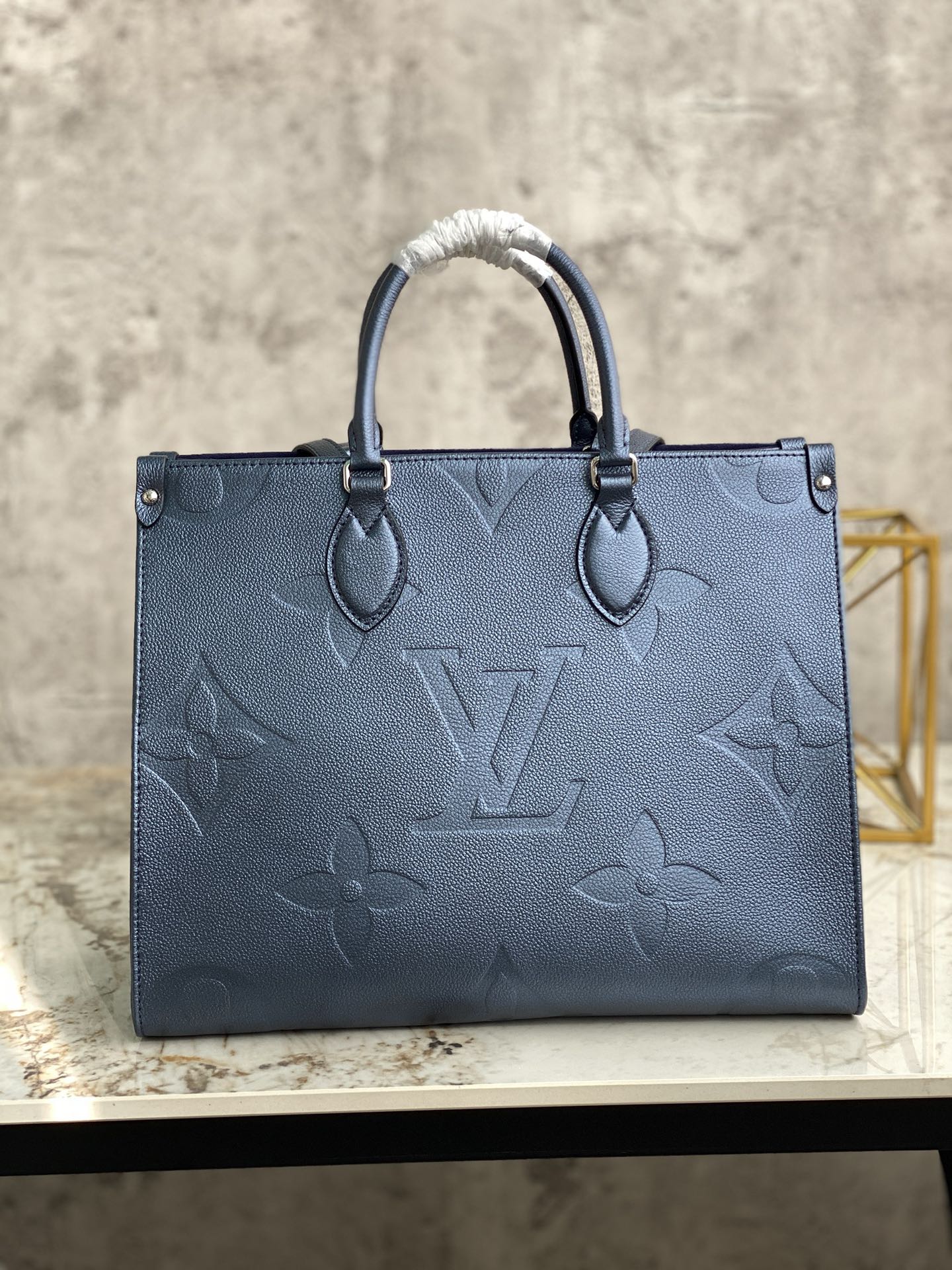 m58956-LV-onthego handbag-small-metallic blue