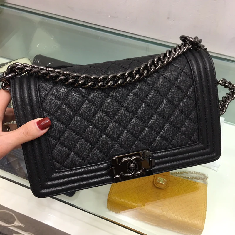Chanel-boy-25cm-7