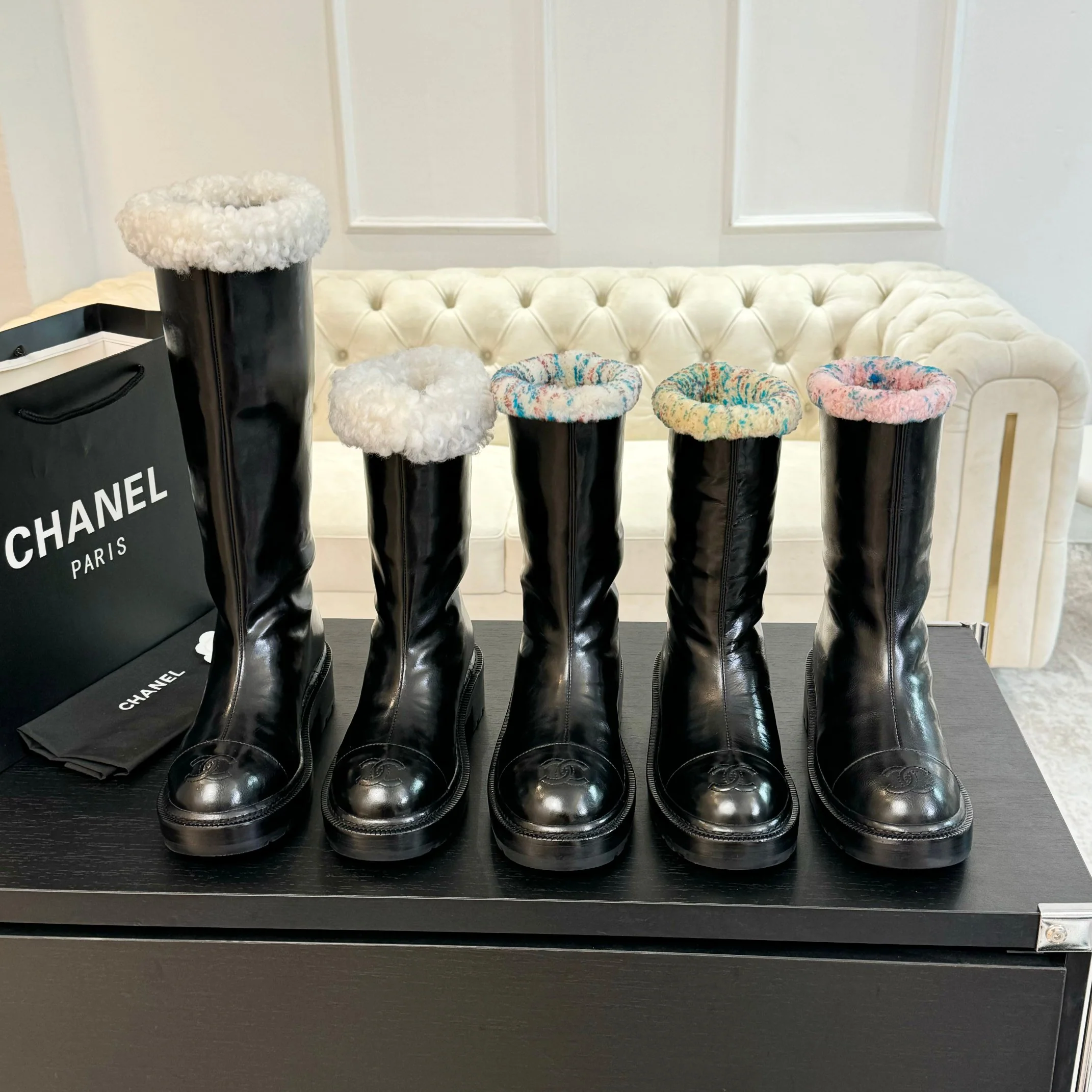 Шерстяные сапоги на платформе Chanel - черные