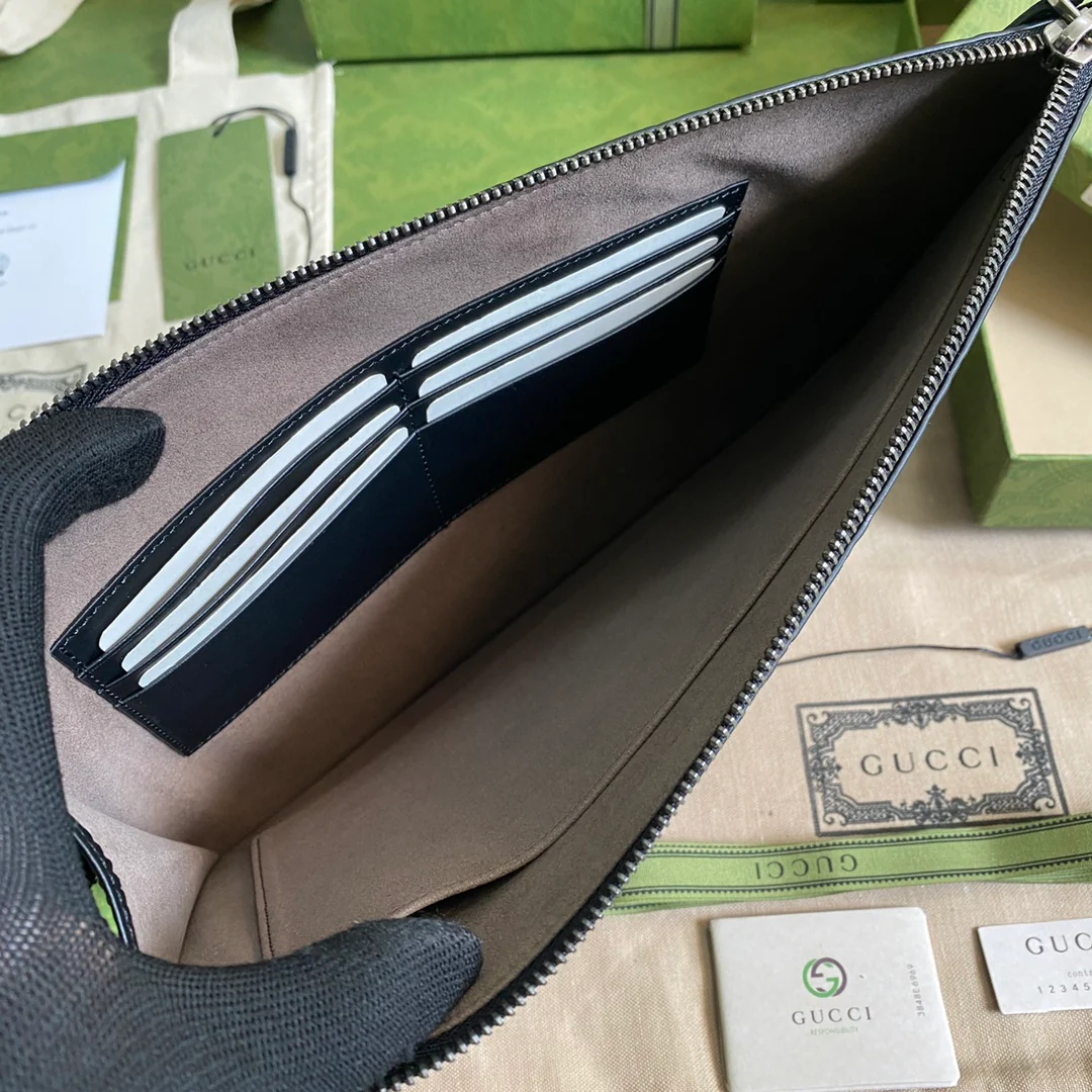 Gucci 压花皮手拿包