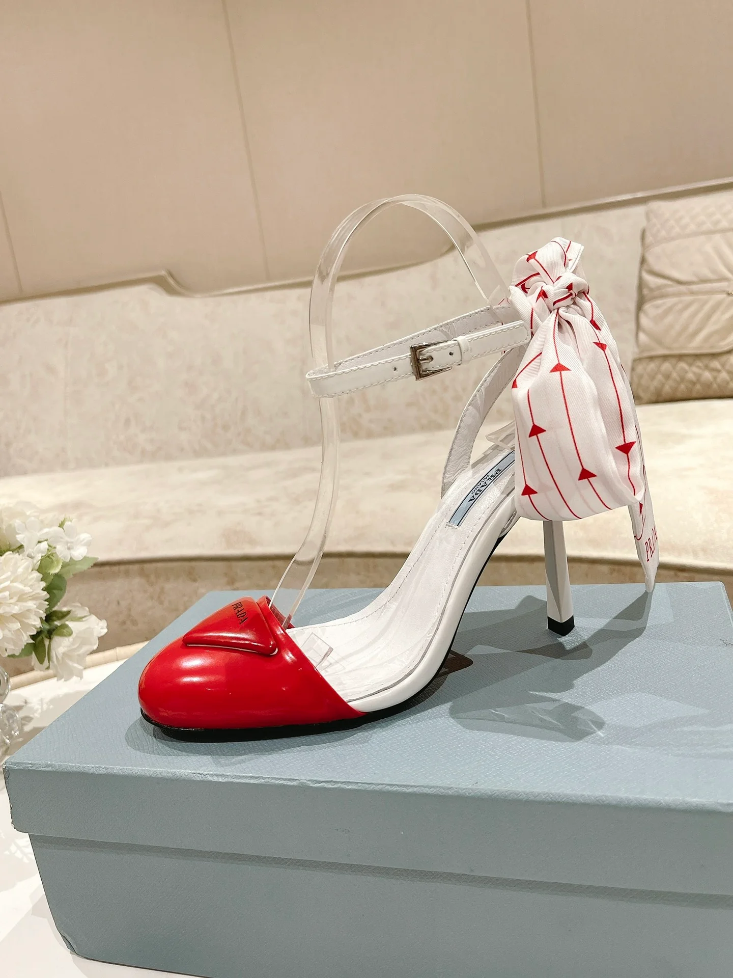 Prada - Коллекция ранней весны - Британский стиль - Туфли на высоком каблуке