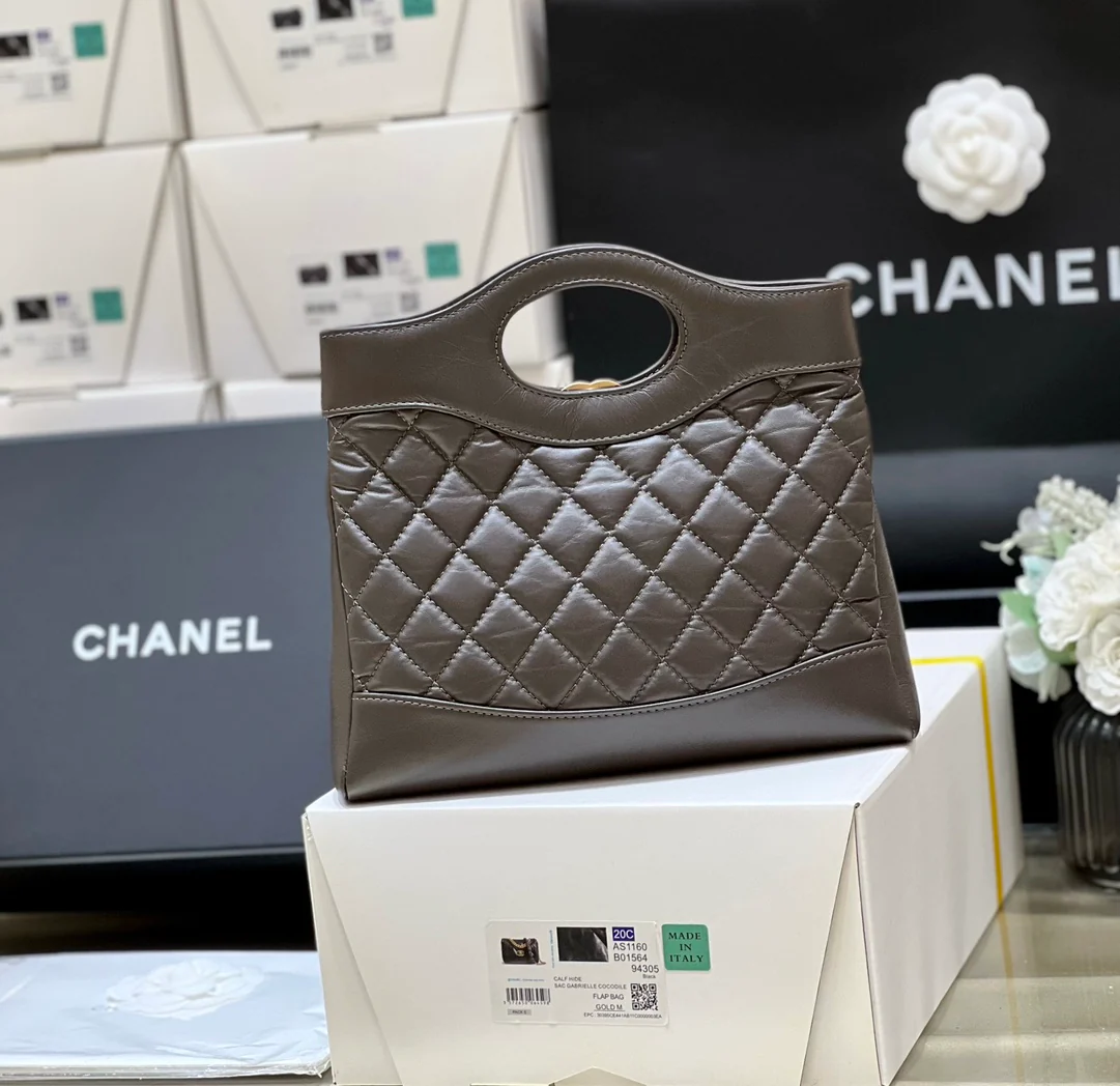 Коллекция Chanel Pre-Fall 2023 - сумка 31bag - черная - мини