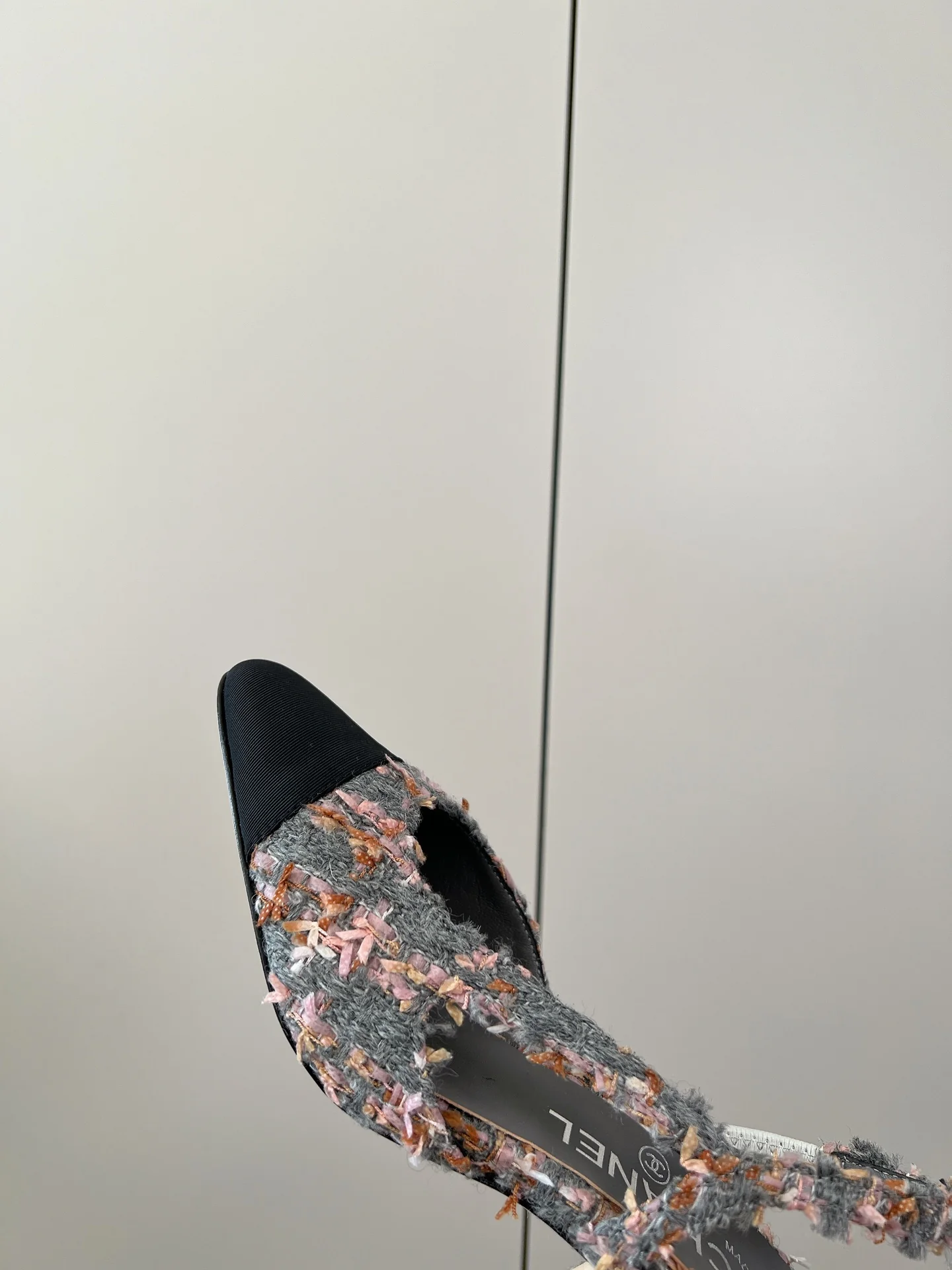 Новинка весны 2023 от Chanel - Классические балетки на среднем каблуке из твида