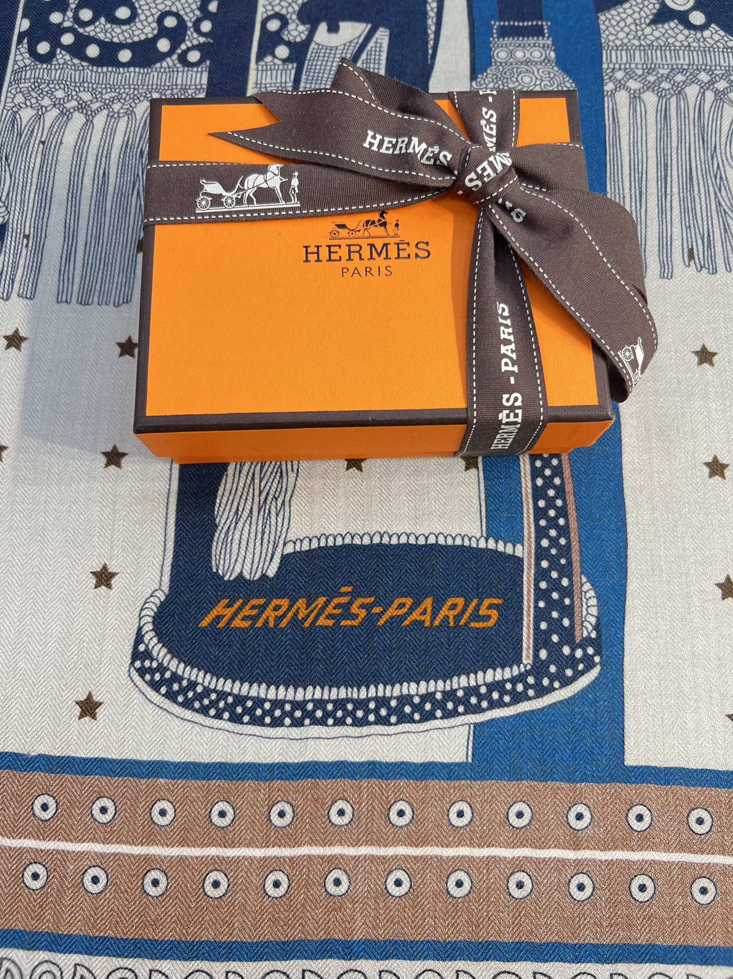 Большой двусторонний бархатный шарф Hermes - 140 см - 002