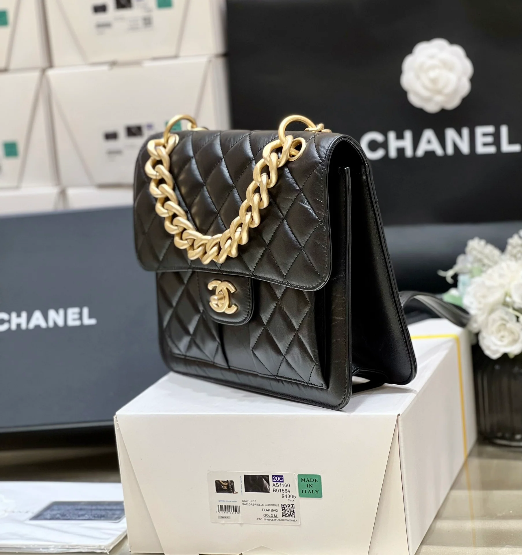 Новинка сезона весна/лето 2023 от Chanel - кожаный рюкзак в стиле ретро.