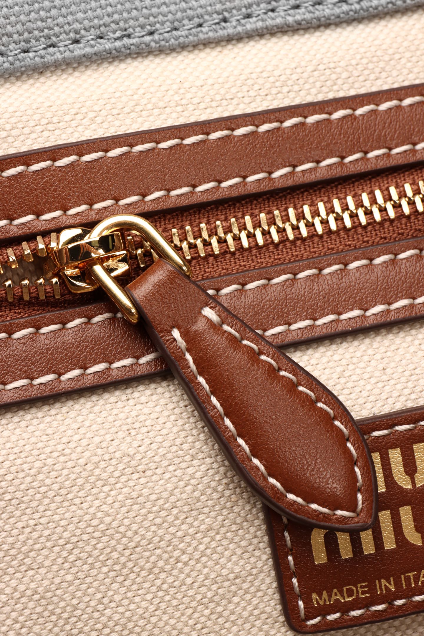 Рюкзак Miu Miu из канваса и кожи — Лондонская лимитированная серия — Большой, серый