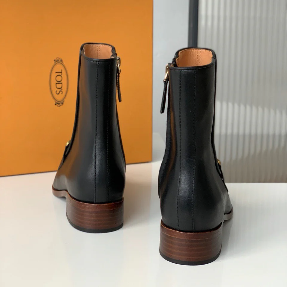 Tods - Новинка сезона осень/зима 2022 - Ботильоны на толстом каблуке крупной вязки с золотой пряжкой