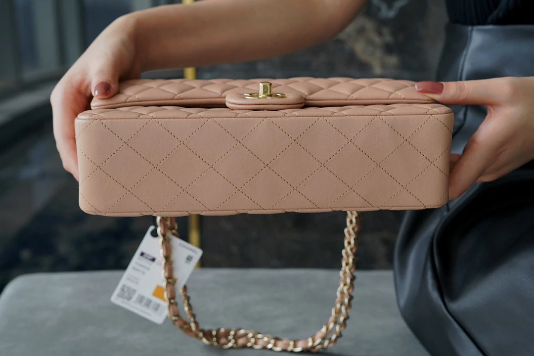 Часы Chanel CF Medium 25cm Milk Tea Apricot Lambskin with Light Gold Buckle CF25