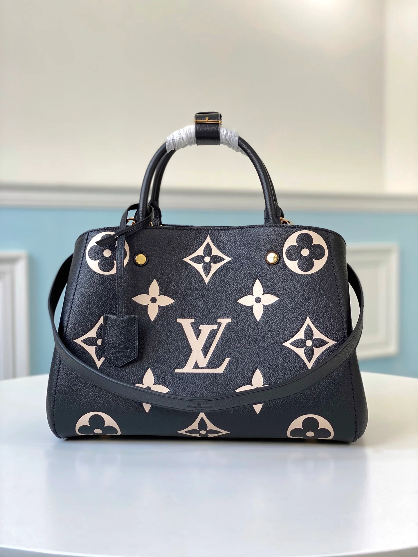 m41048-LV-Montaigne-Handbag-Medium-Black with Floral Print
