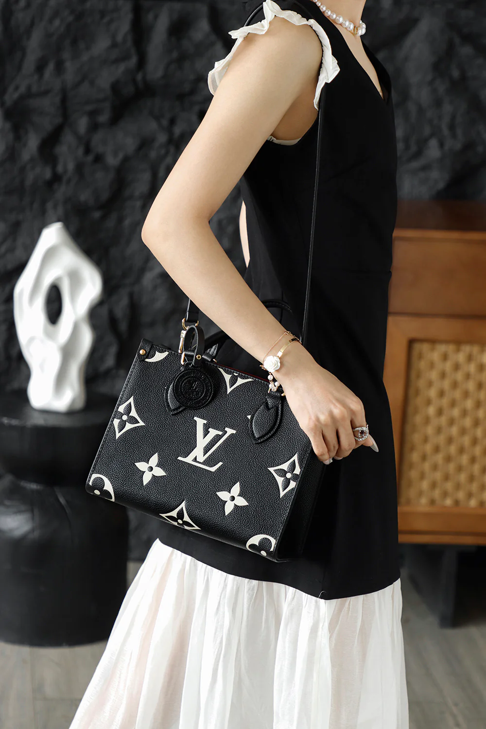 LV-m45659-onthego Маленький - Черно-белый