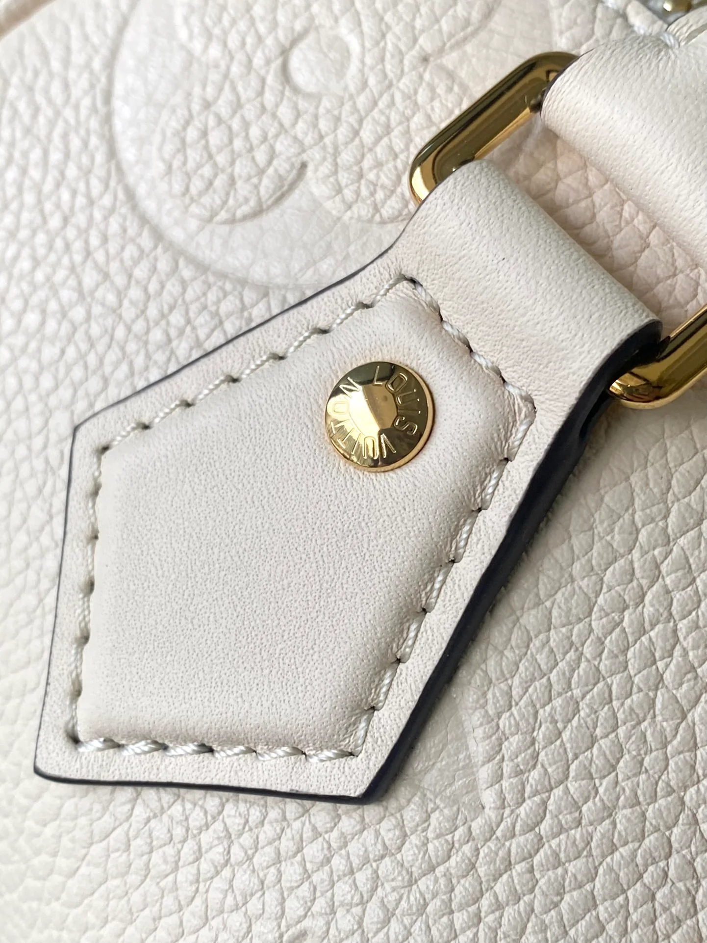 m58954-LV-speedy-20-Сумка-кроссбоди-Кремово-белый