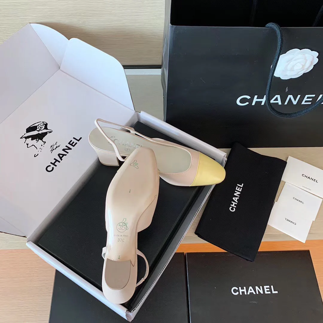 Классические сандалии Chanel на массивном каблуке - желтые