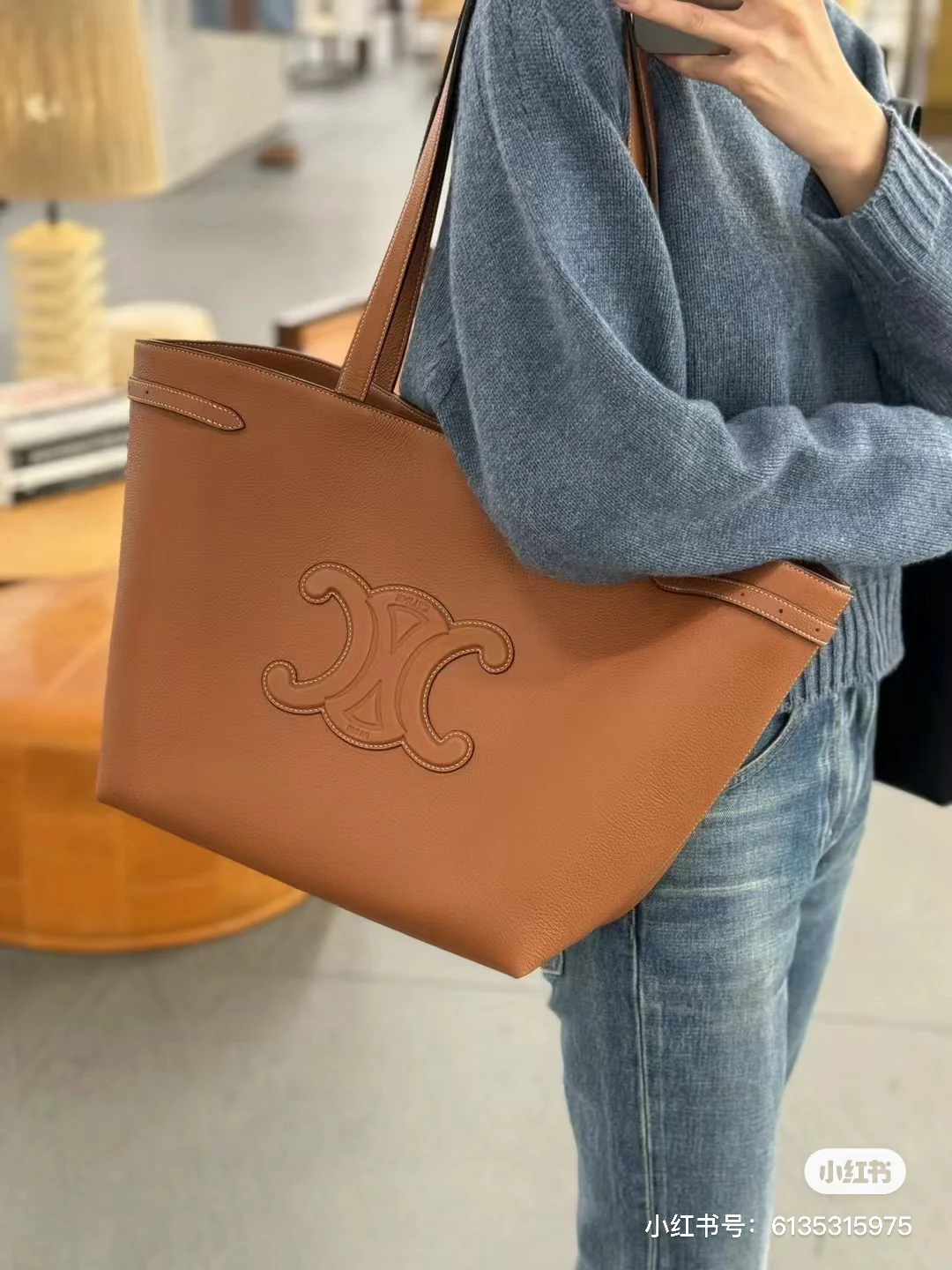 Сумка Celine Cabas Anais Triomphe из зернистой кожи - коричневая.