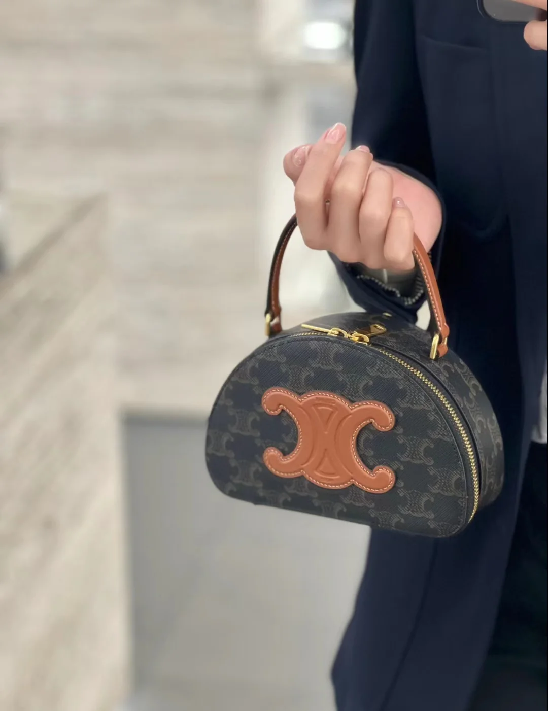 Celine - сумка ?Полумесяц? из телячьей кожи