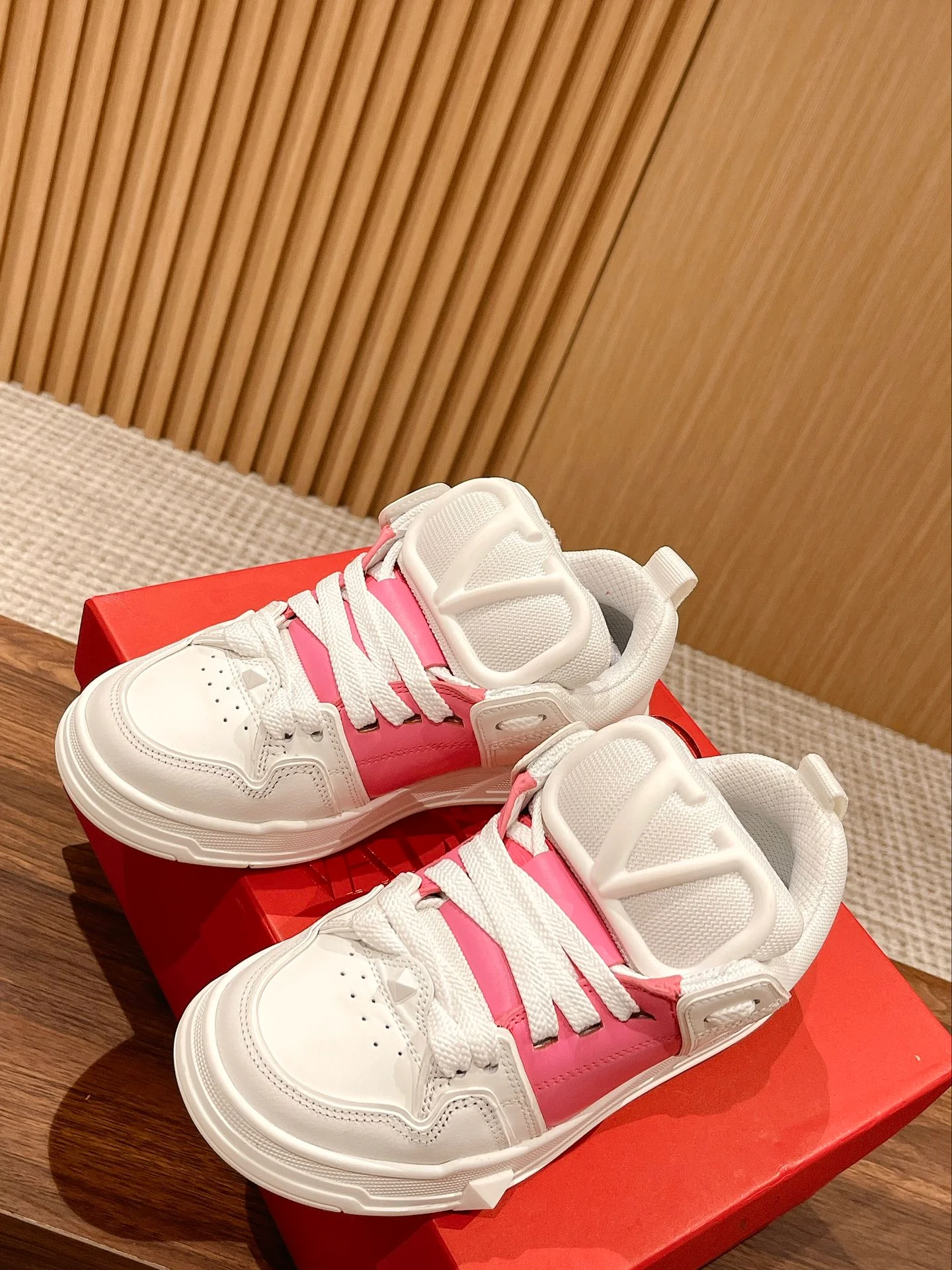 Скейтбордные кроссовки Valentino/обувь Puff - белые и розовые