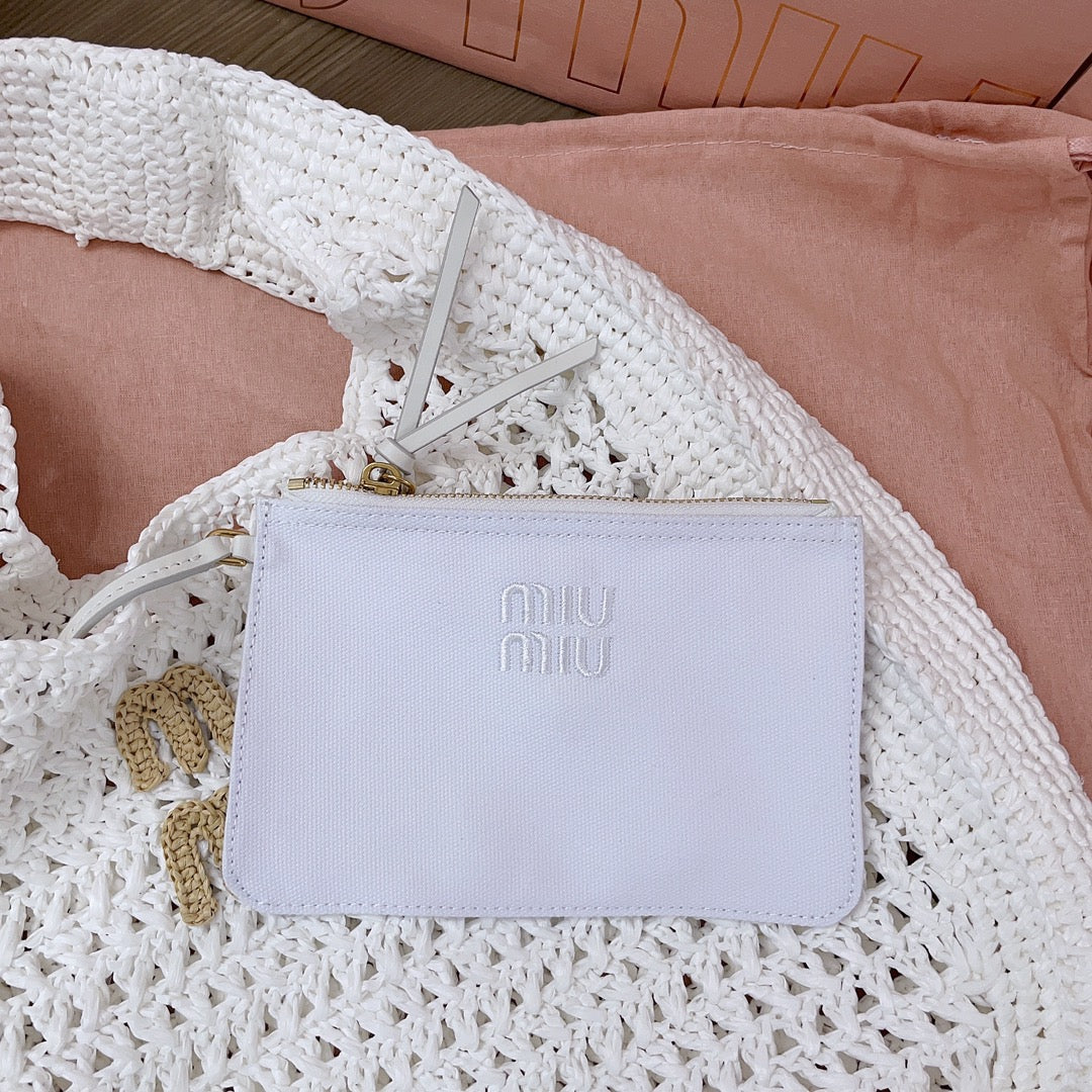 Плетеная сумка Miu Miu Crescent - белая