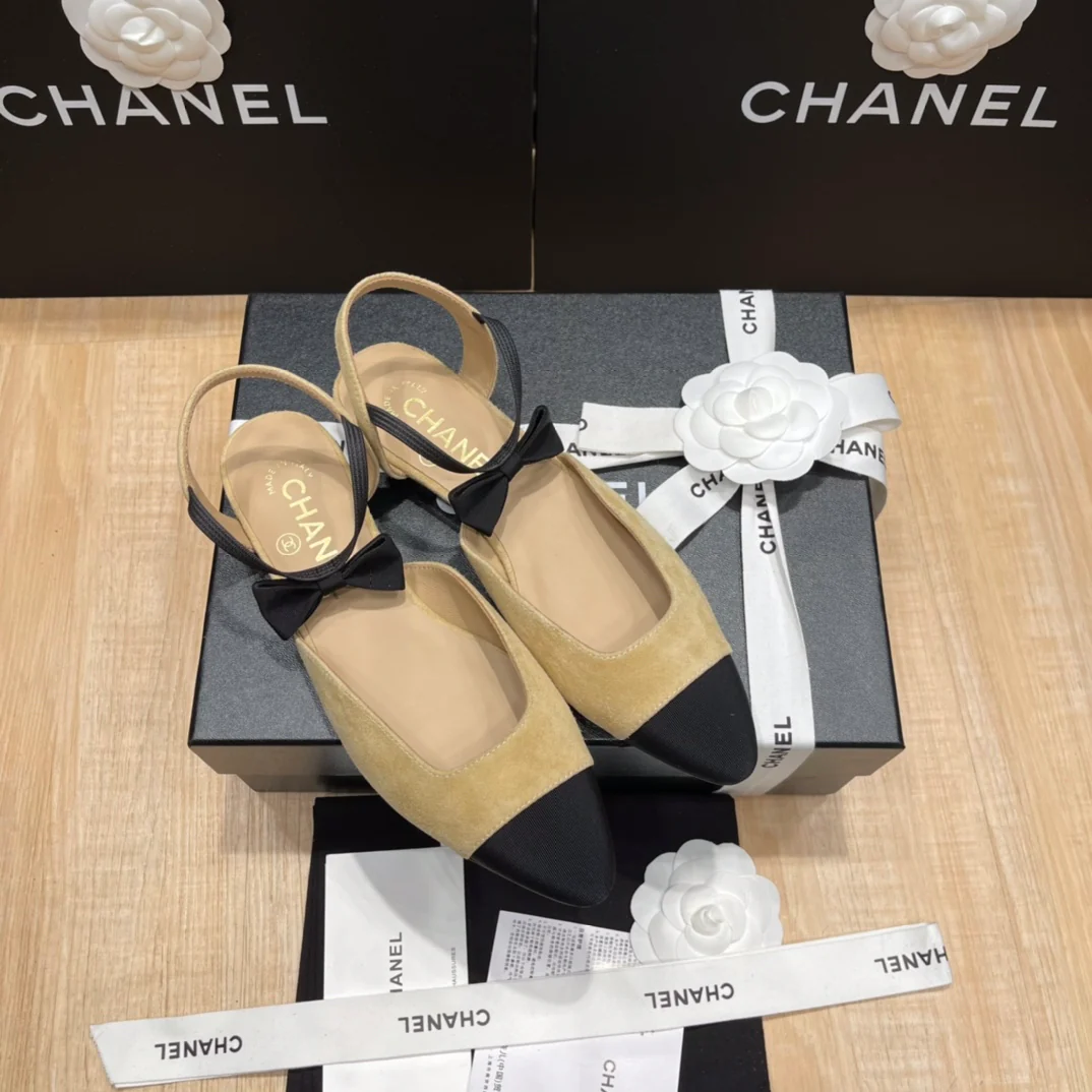 Chanel - Абрикосовые туфли на закрытом каблуке