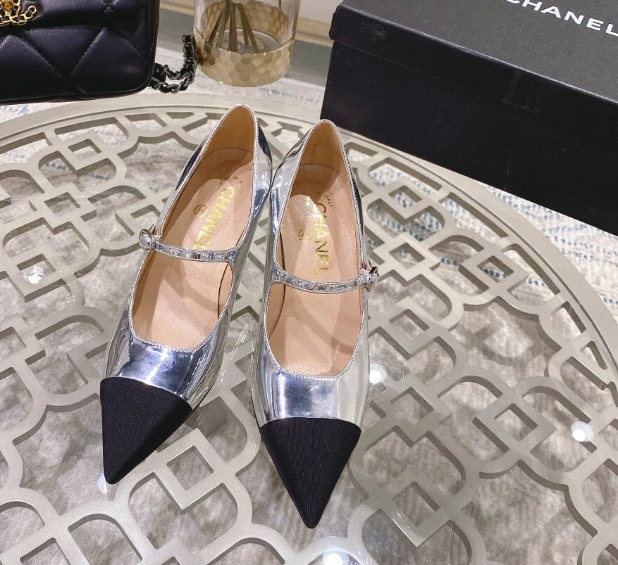 Новинка 2023 года от Chanel - Туфли на танкетке - Серебристые