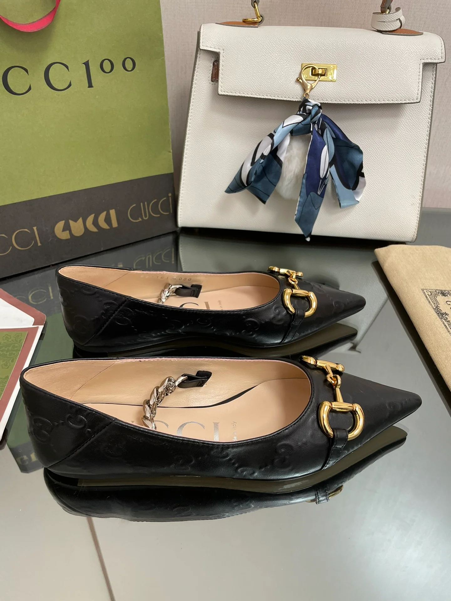 Новые балетки Gucci с острым носком, 2022 год.