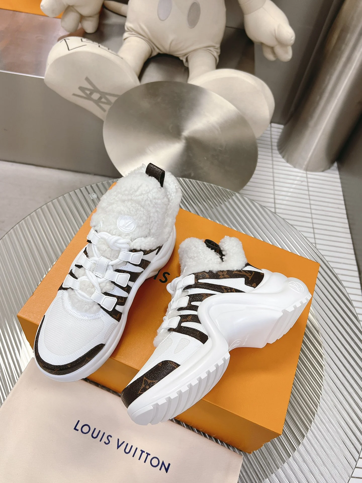 LV - Массивные туфли из шелковой кожи - Бело-коричневые