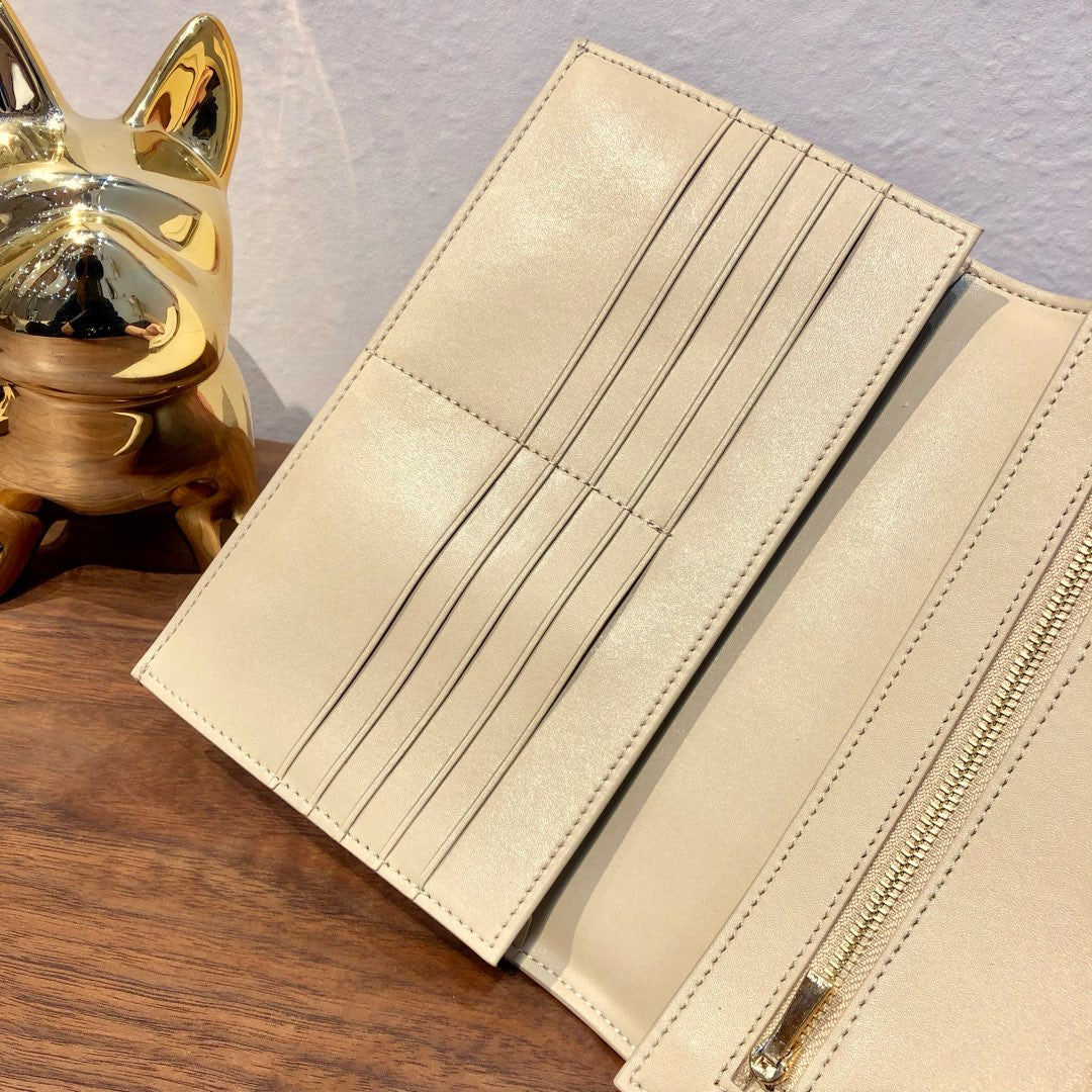 Кошелек Celine с ремешком из зернистой телячьей кожи - 1 шт.