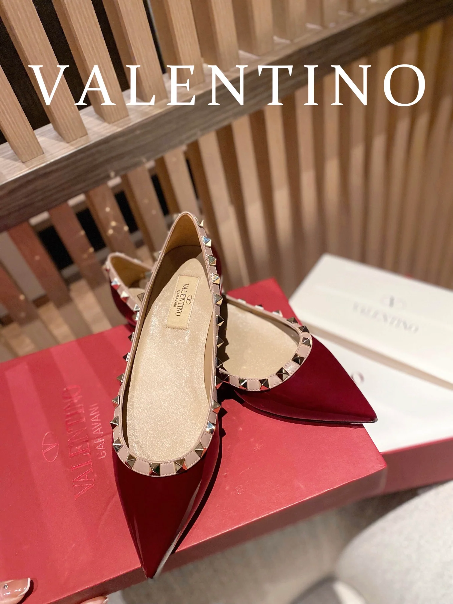 Valentino - Красные балетки с заклепками