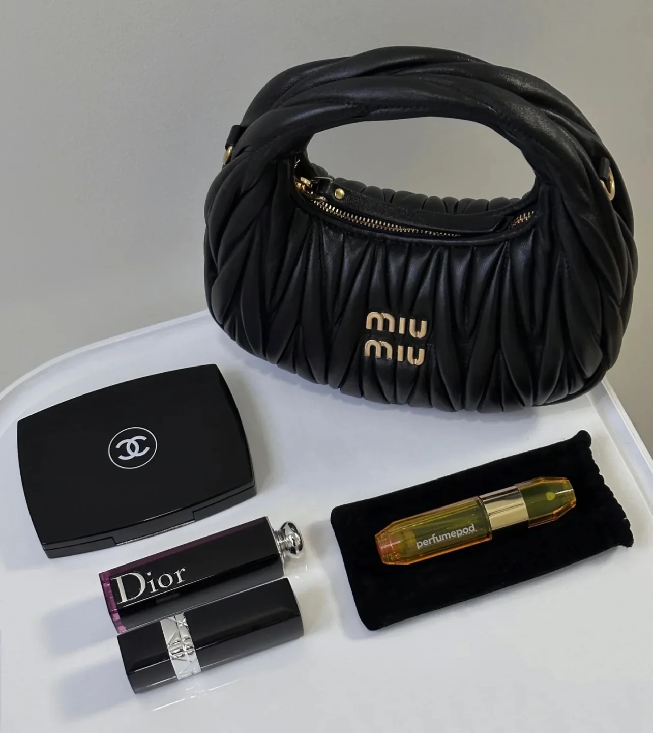 Сумка Miu Miu Wander, мини-версия, из овечьей кожи, черная.