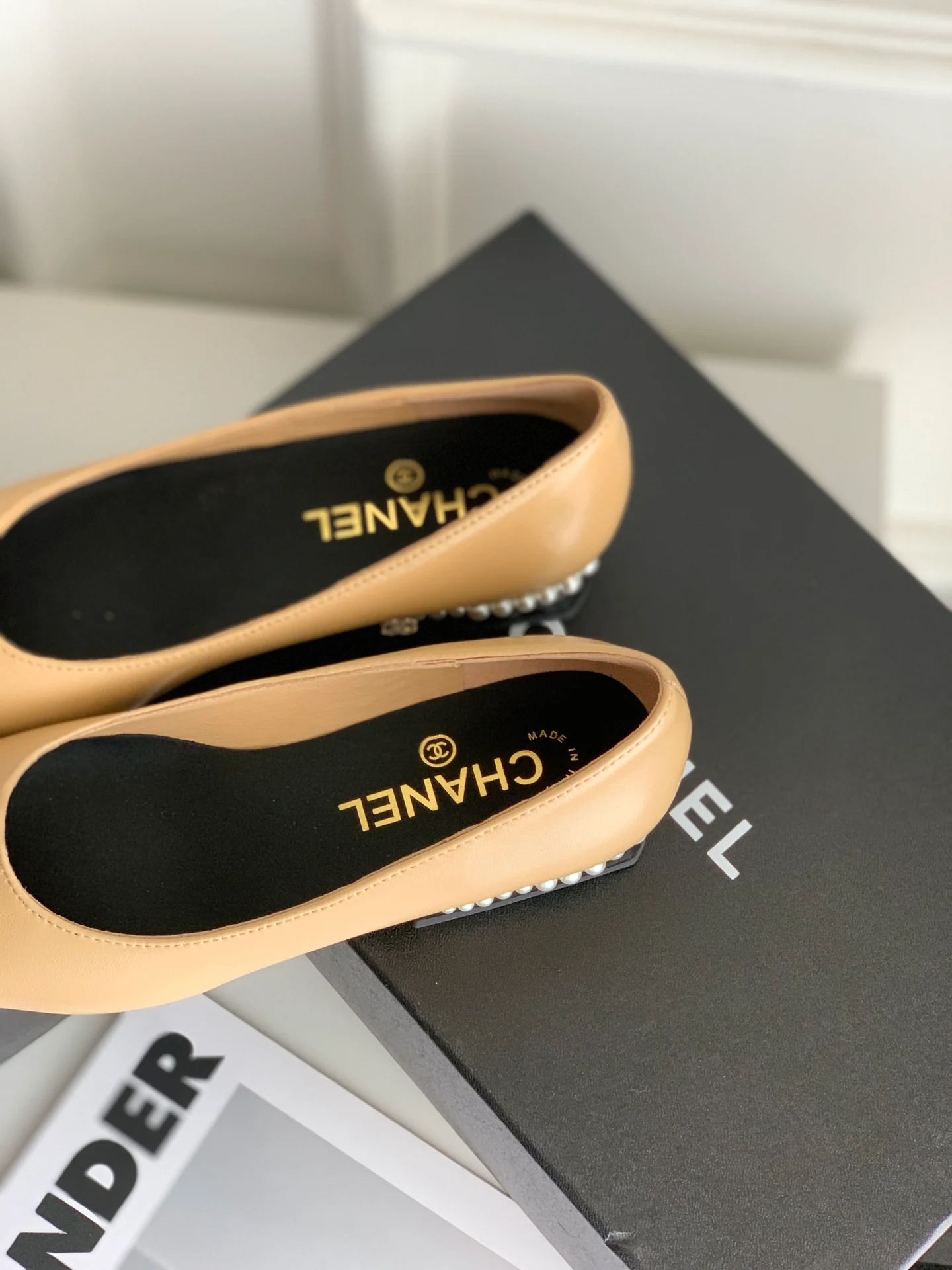 Балетки Мэри Джейн с показа Chanel 2022 года