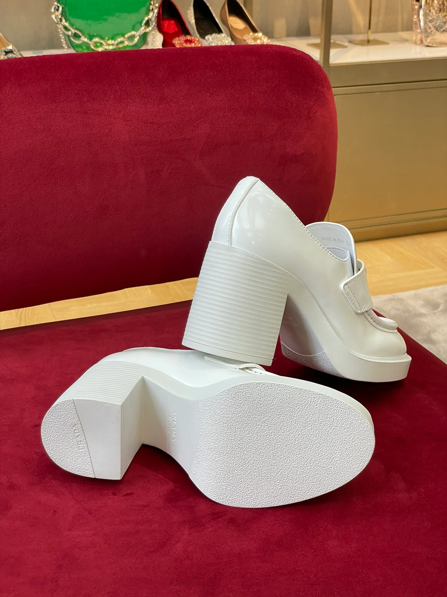 Лоферы Prada 2024, 7-5 см, белые.