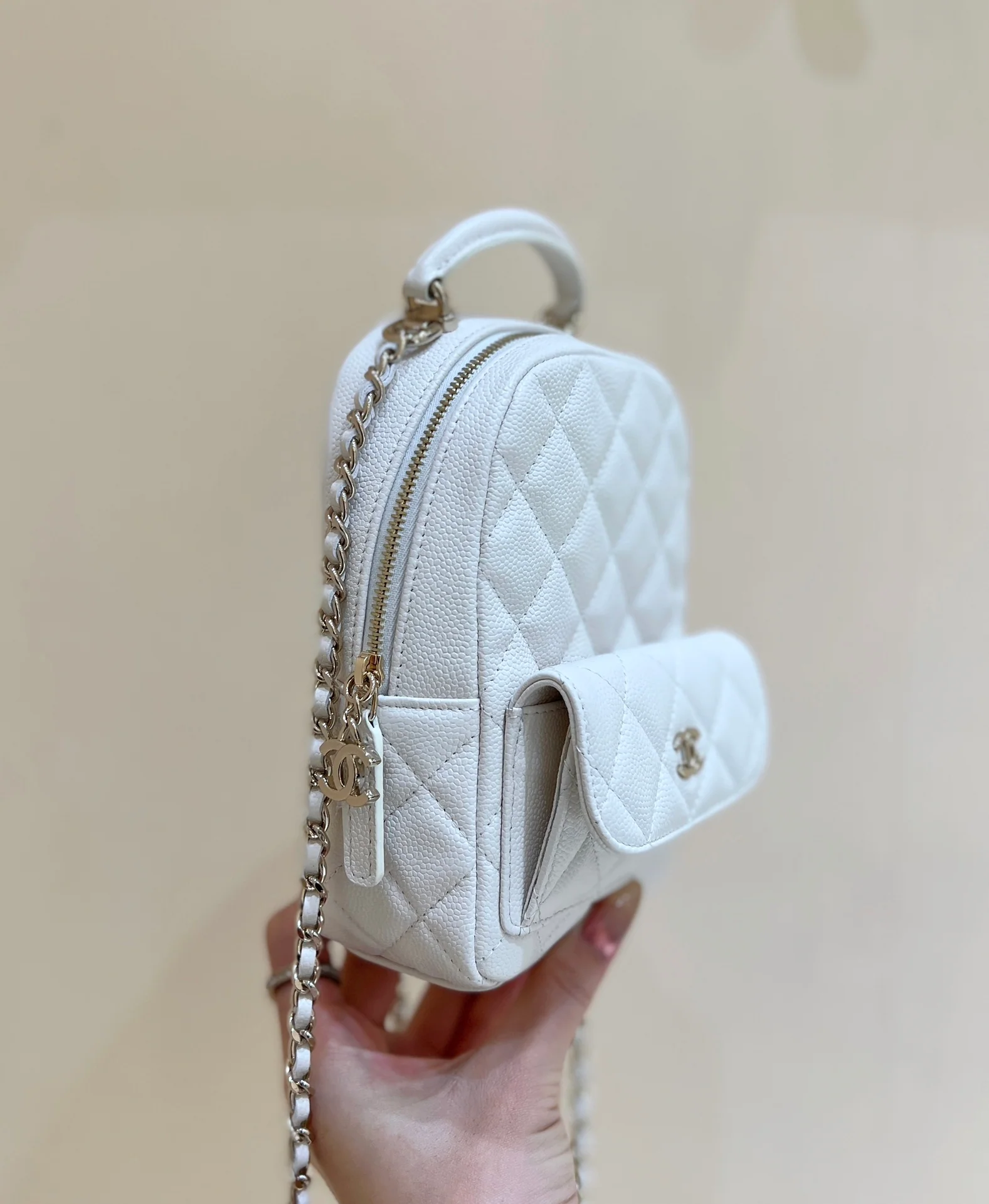 Новый оригинальный мини-рюкзак Chanel 24c - белый