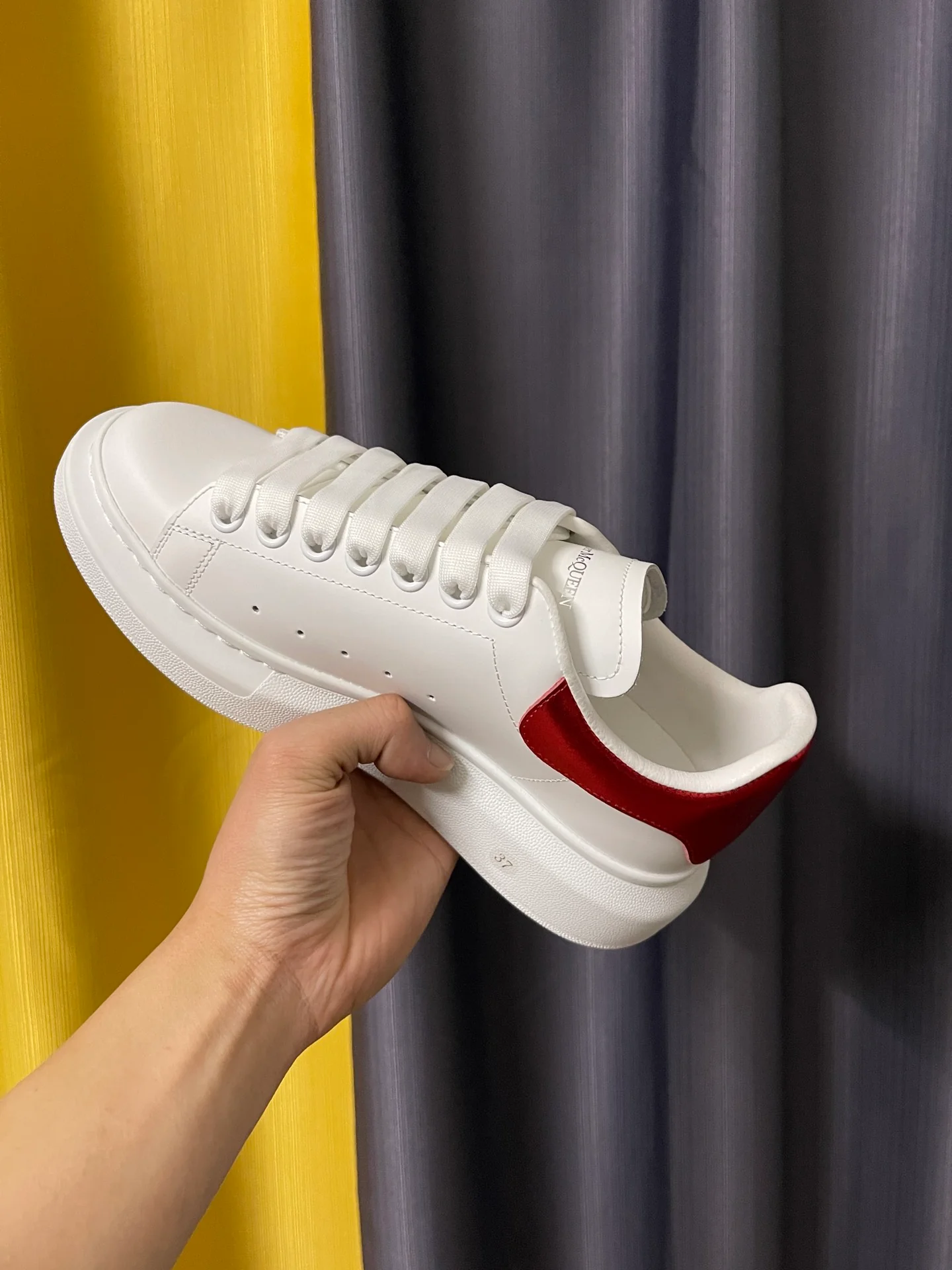 Классические белые кроссовки McQueen - унисекс - красная кожаная пятка - премиум-издание