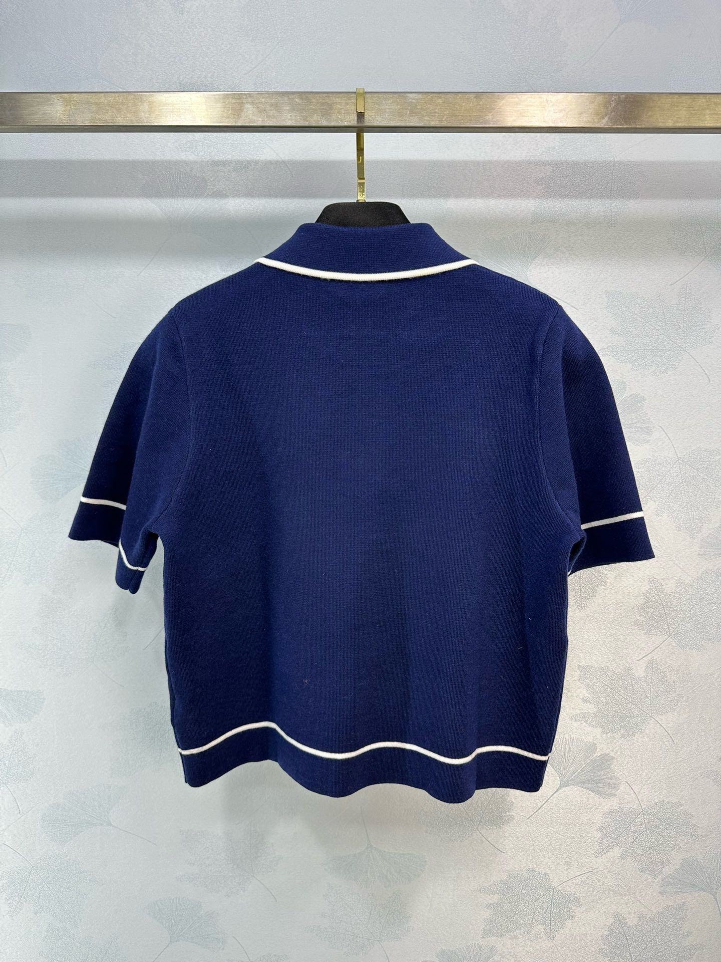 Новая трикотажная футболка-поло Celine с коротким рукавом, коллекция весна/лето 2024.