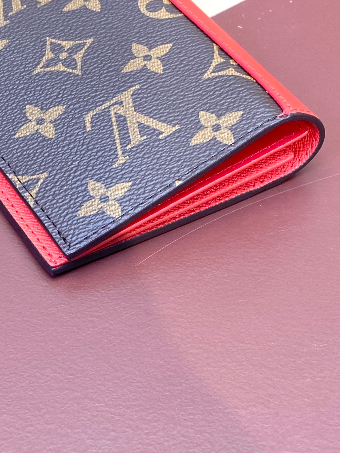 LV-m82867-Обложка для паспорта-Розовая