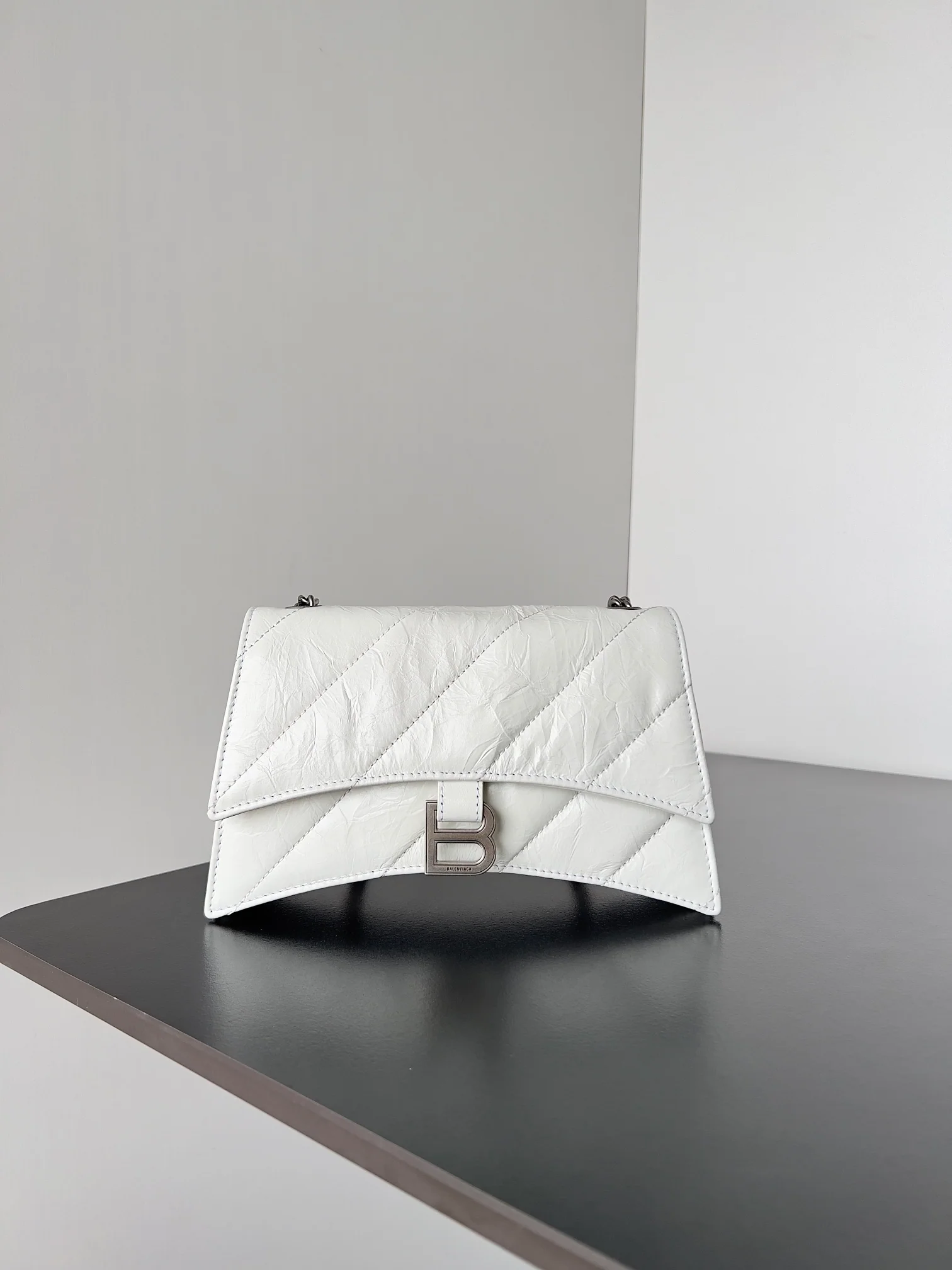 Сумка Balenciaga Chain Hourglass Bag - Mini 21 см - белая