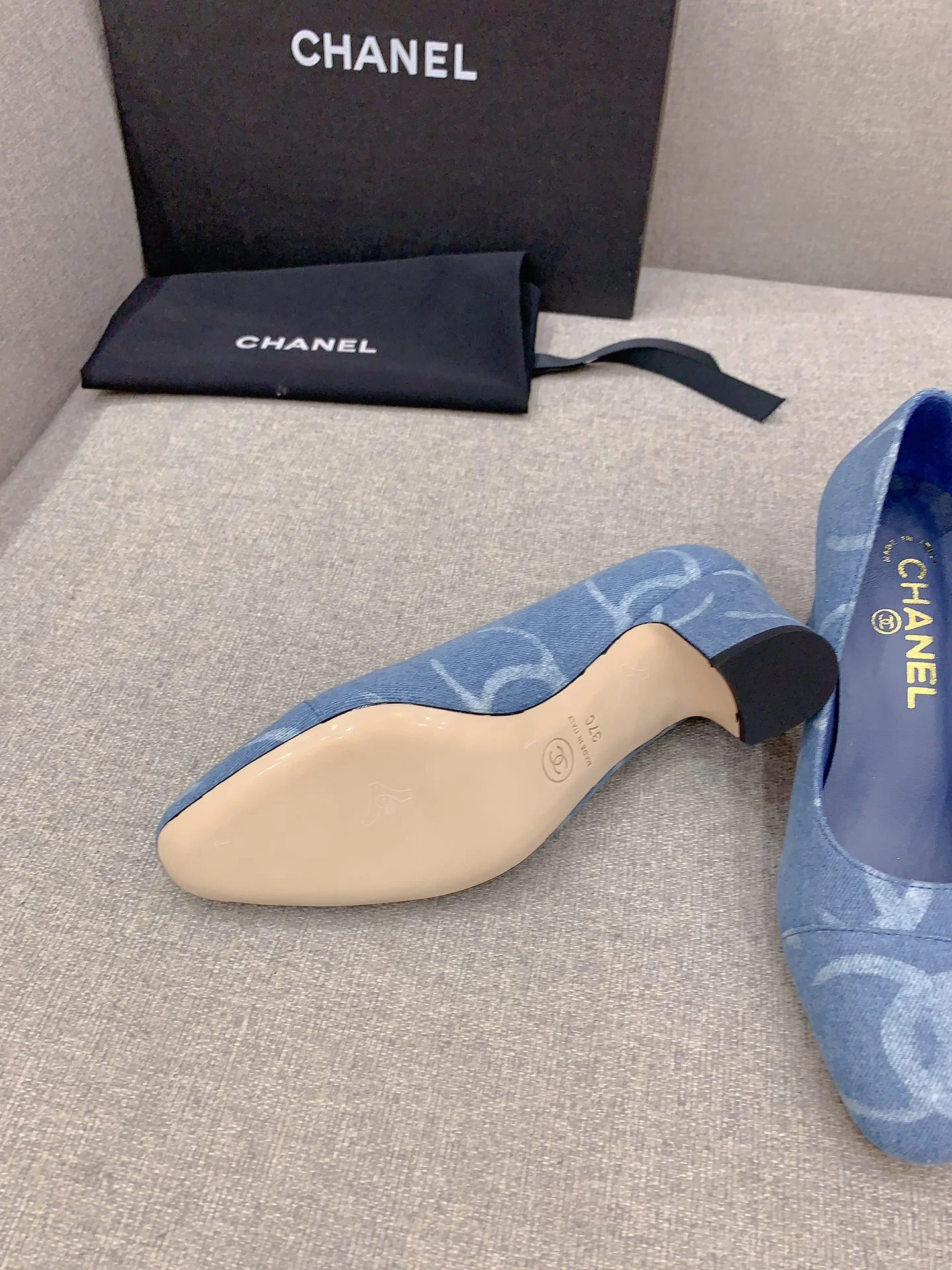 Chanel - Джинсовые туфли на массивном каблуке - Светло-голубые