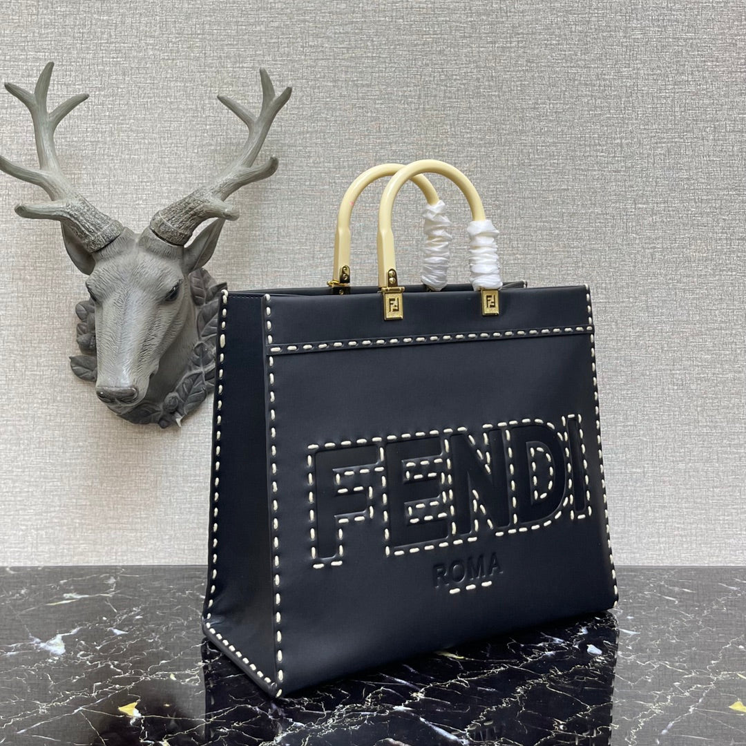 Сумка-тоут Fendi Sunshine Medium из черной тисненой кожи