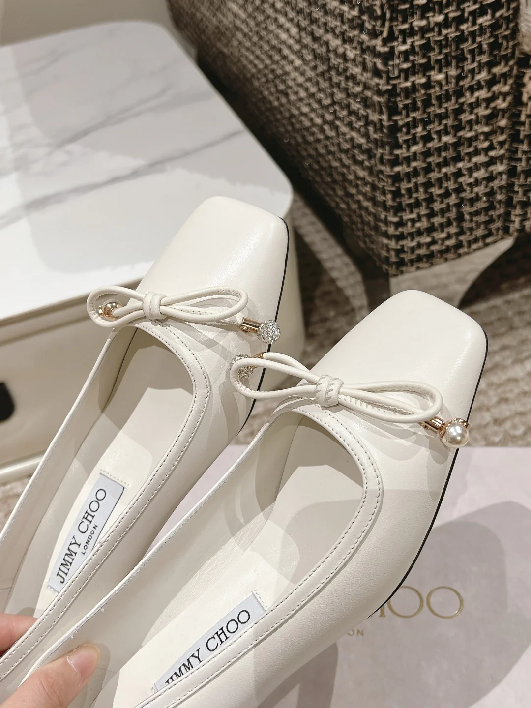 Jimmy - Простые туфли на низком каблуке с острым носком - Белые