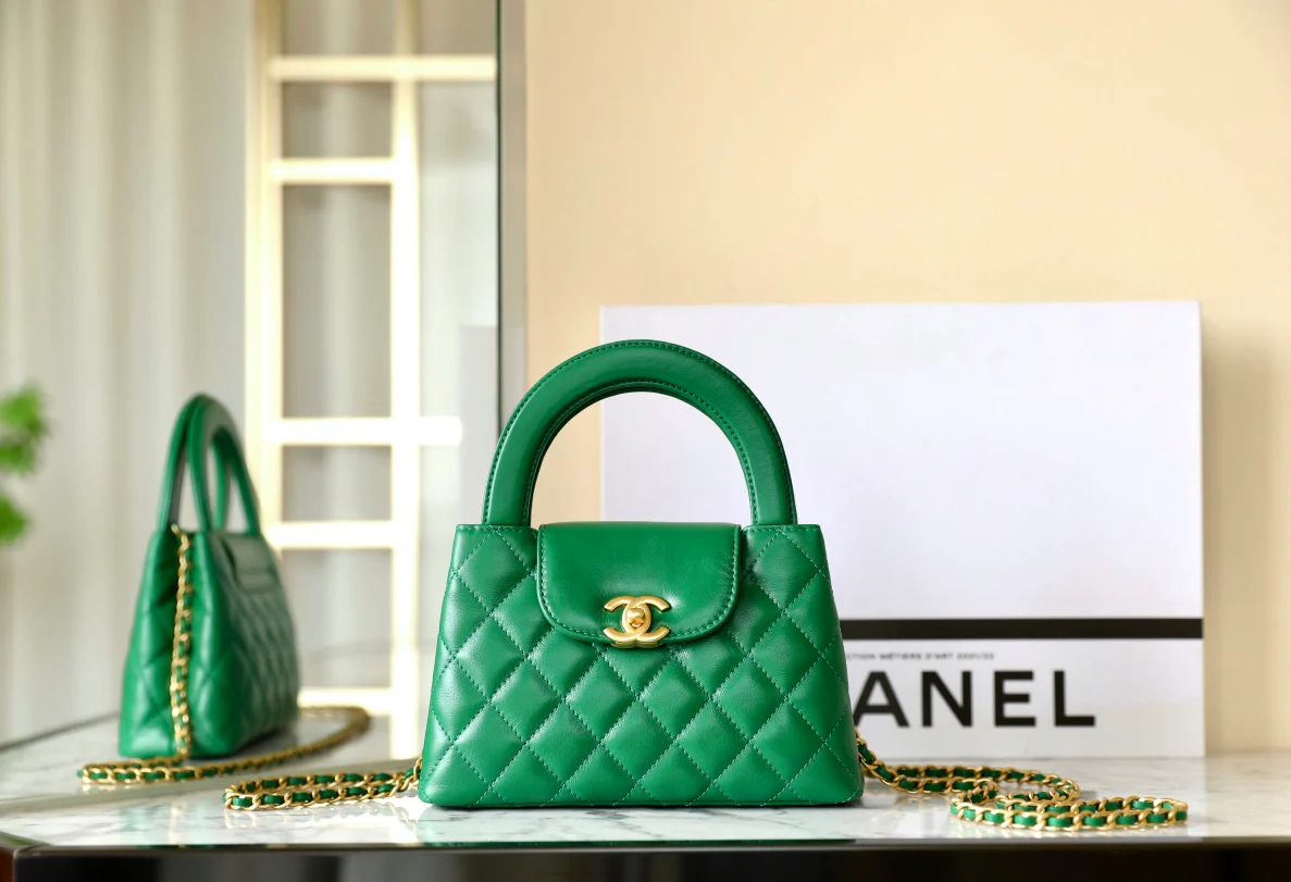 Сумка Chanel Kelly Chain, большая, изумрудно-зеленая.