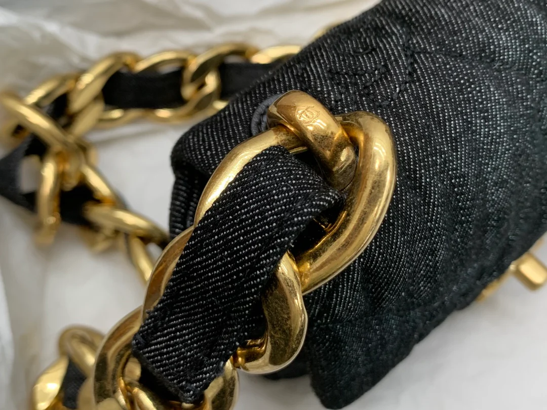 Сумка Chanel CF Chunky Chain Denim Shoulder Bag 2022 года, черная, 17 см.