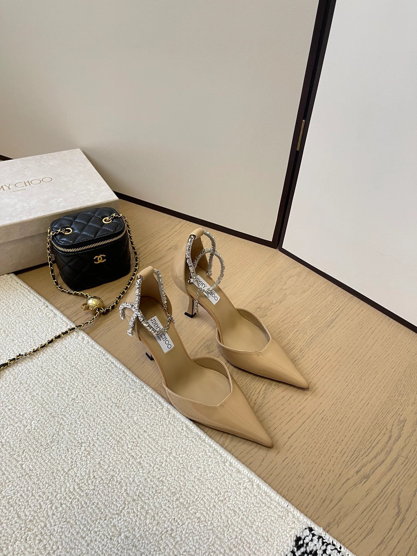 Босоножки на высоком каблуке с острым носком Jimmy 2024 - Кофейно-коричневые