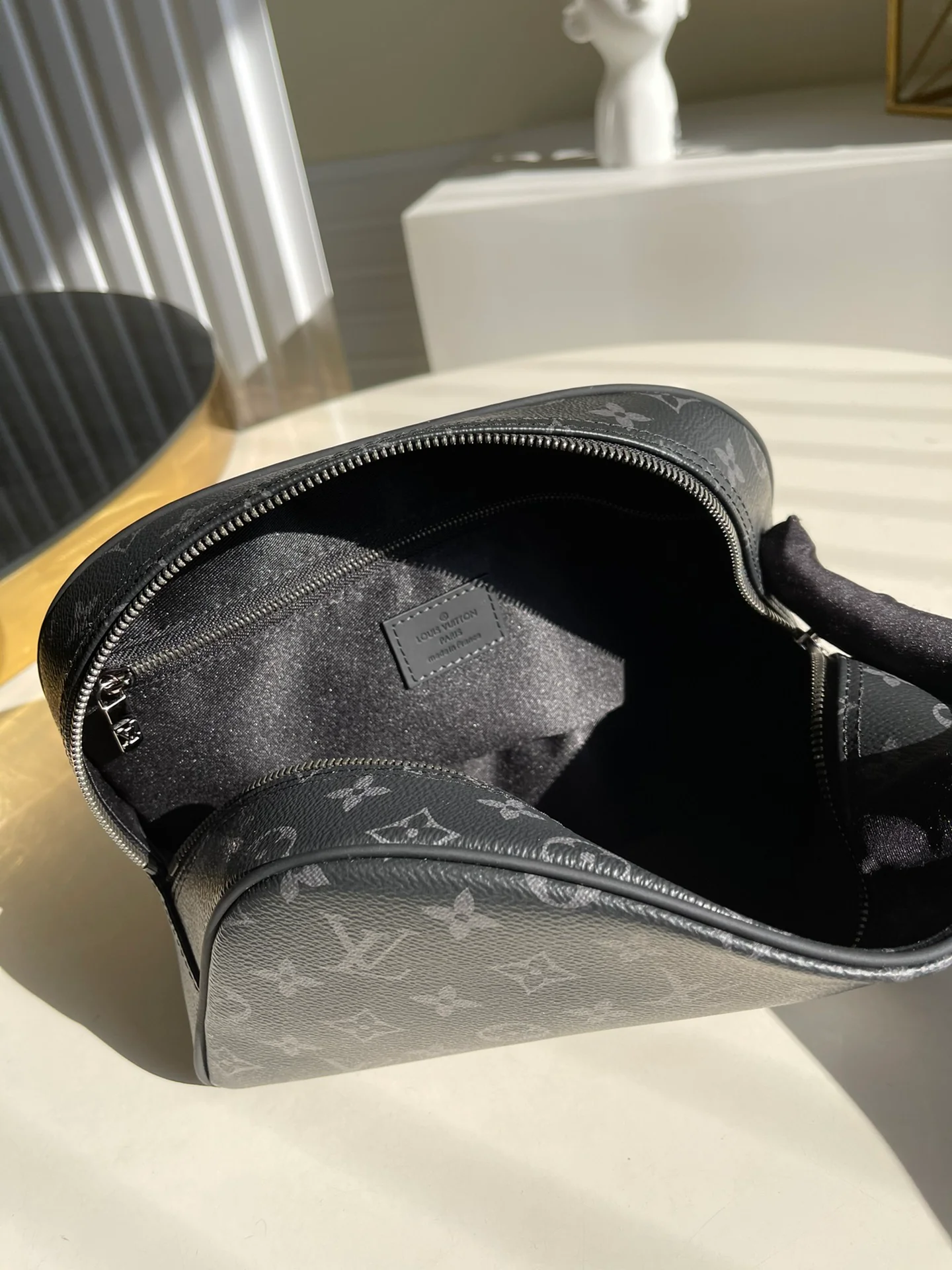 lv-m47527-damier canvas toiletry bag-clutch-1