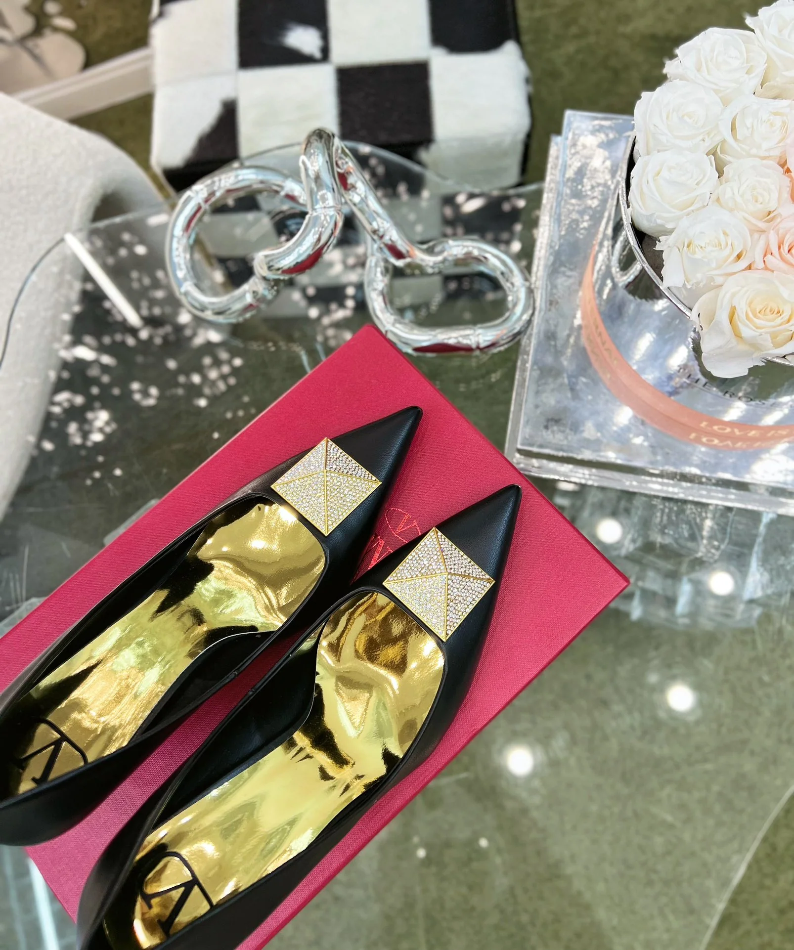 Valentino - Новинка начала осени 2022 года - Туфли на среднем каблуке с заклепками - 1